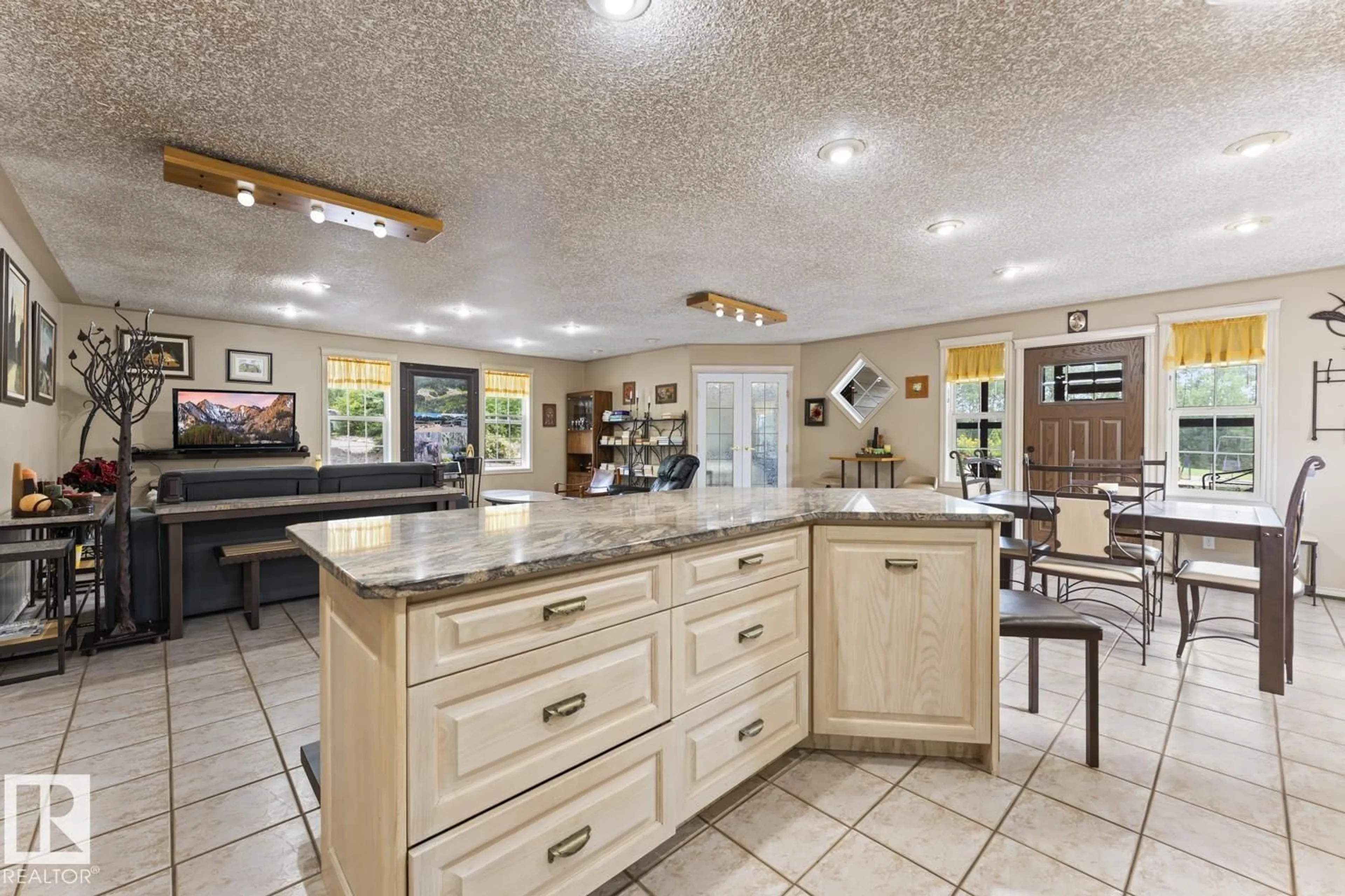 Open concept kitchen, ceramic/tile floor for 47409 660 HI, Rural Bonnyville M.D. Alberta T9N2J9