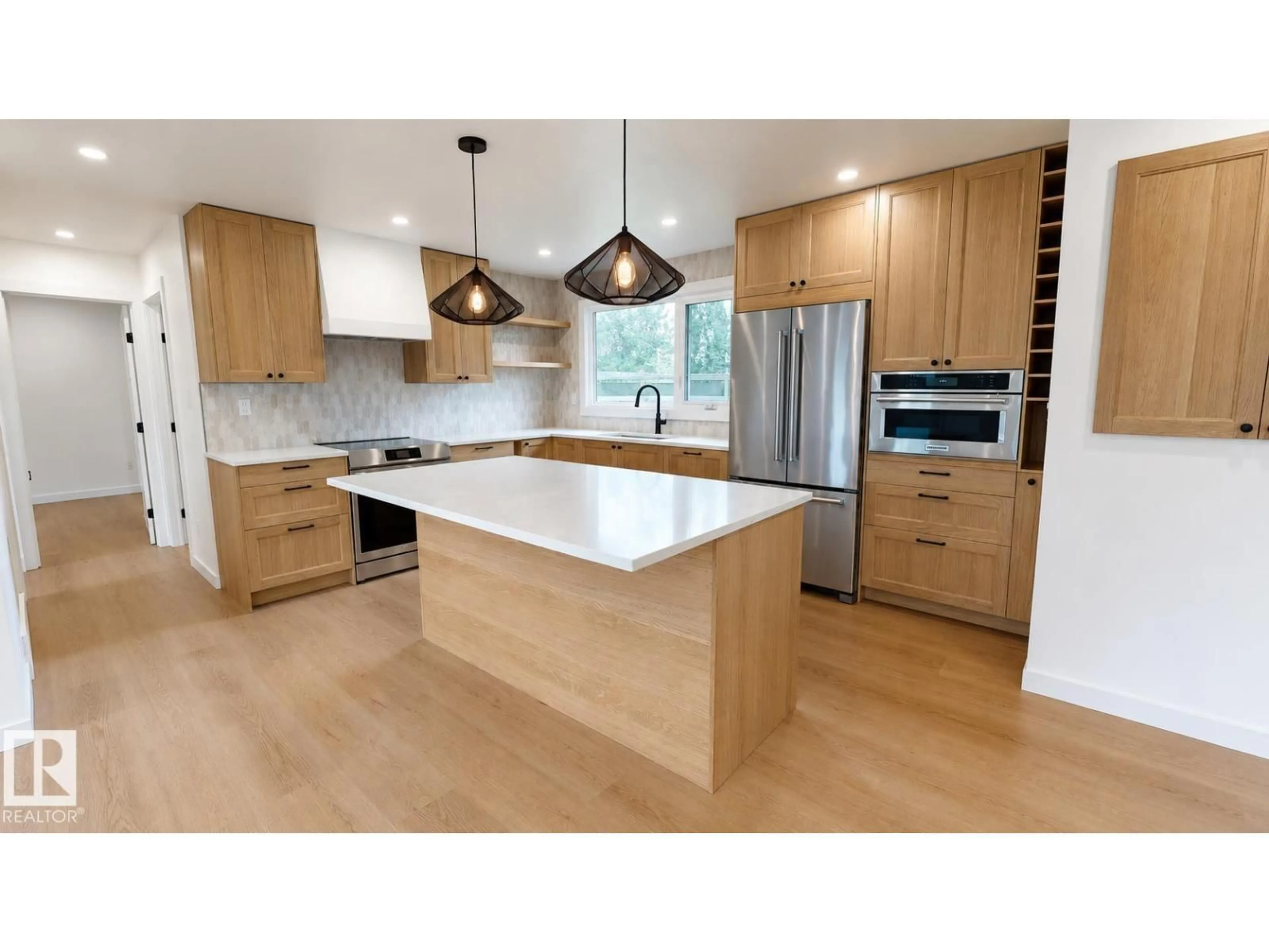 Contemporary kitchen, wood/laminate floor for 67 MENLO CR, Sherwood Park Alberta T8A0R9