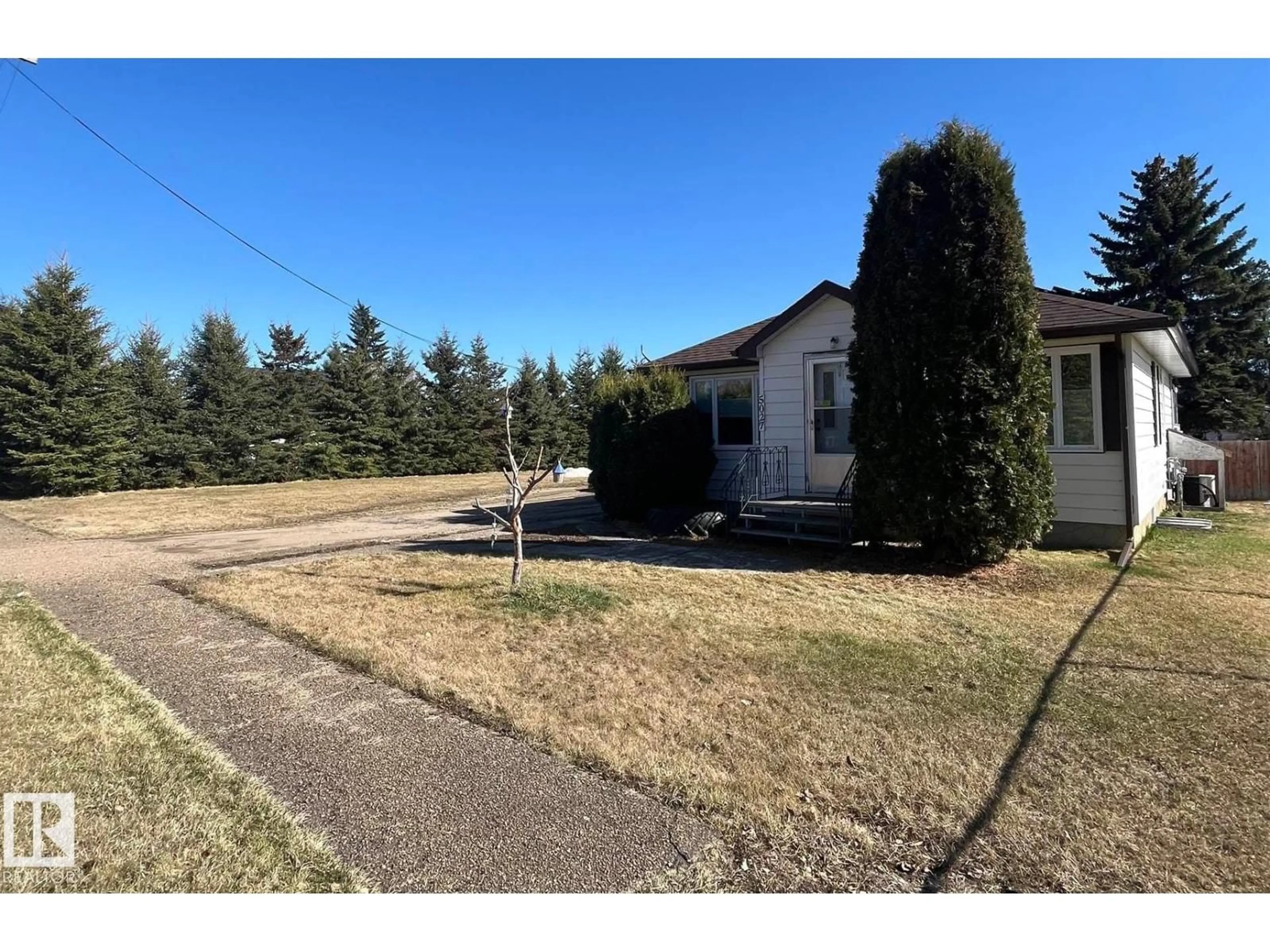 A pic from outside/outdoor area/front of a property/back of a property/a pic from drone, street for 5027 49 AVE, Vilna Alberta T0A3L0