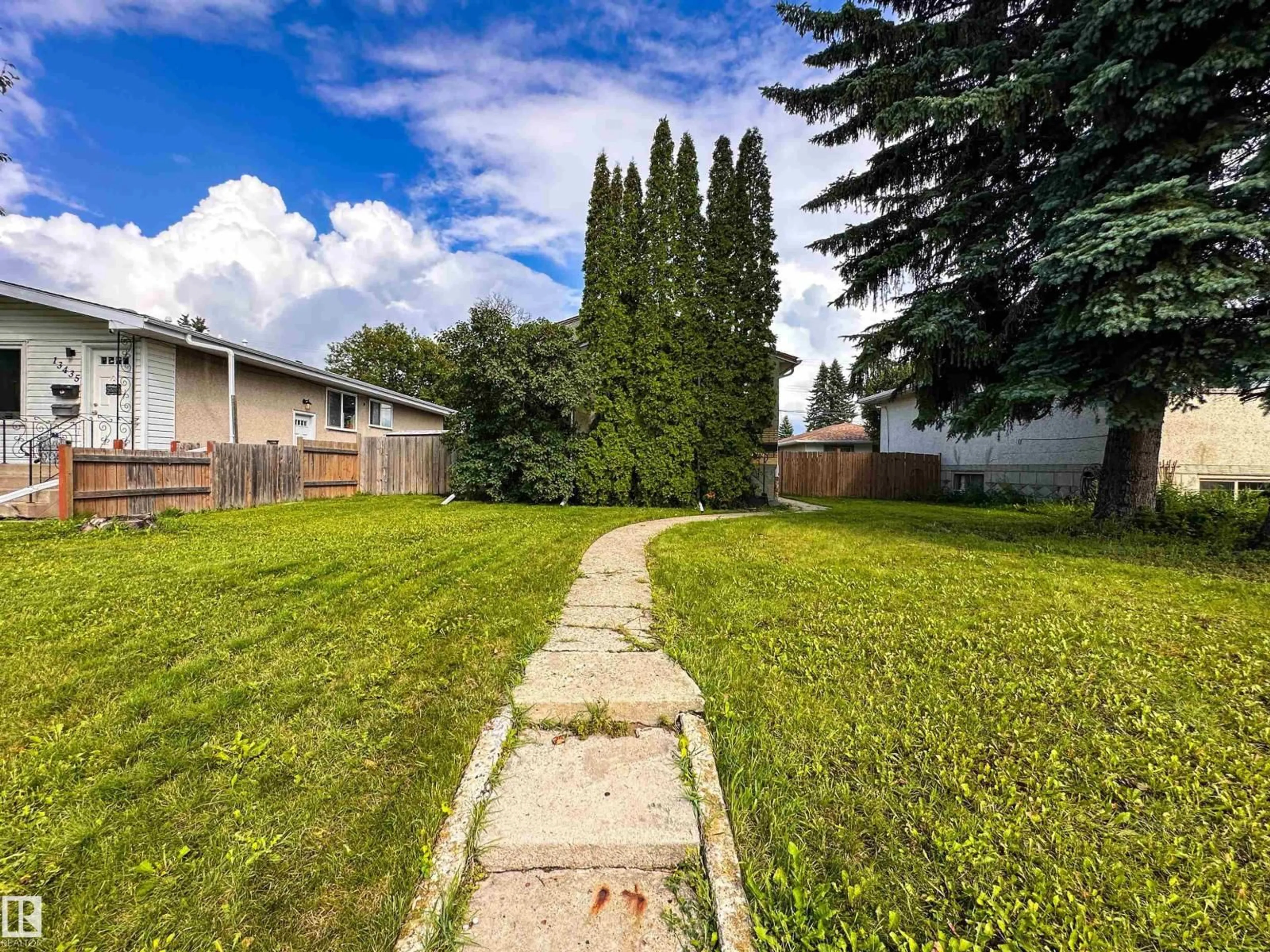 Patio, street for 13431 119 ST, Edmonton Alberta T5E5M9