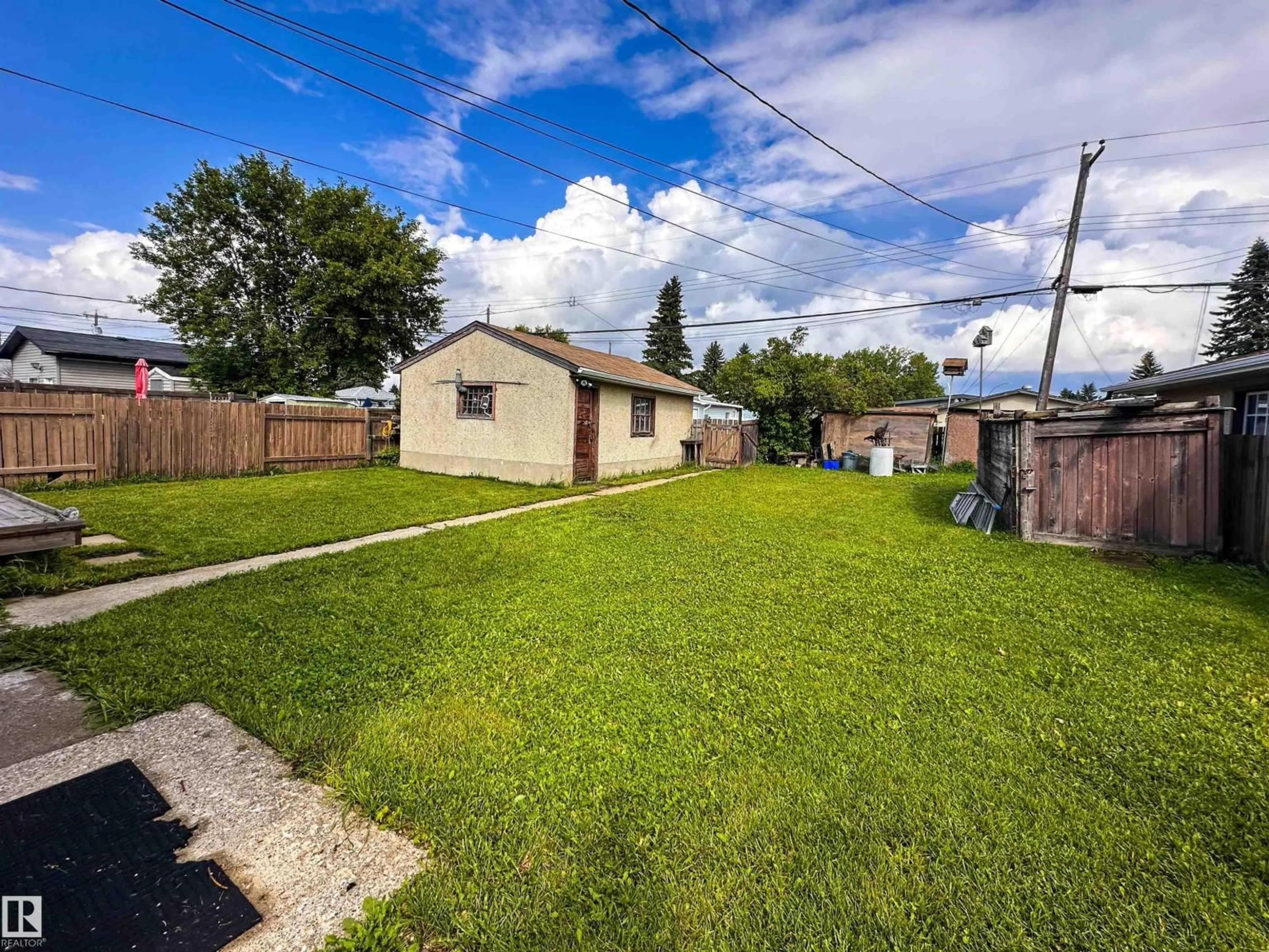 A pic from outside/outdoor area/front of a property/back of a property/a pic from drone, street for 13431 119 ST, Edmonton Alberta T5E5M9