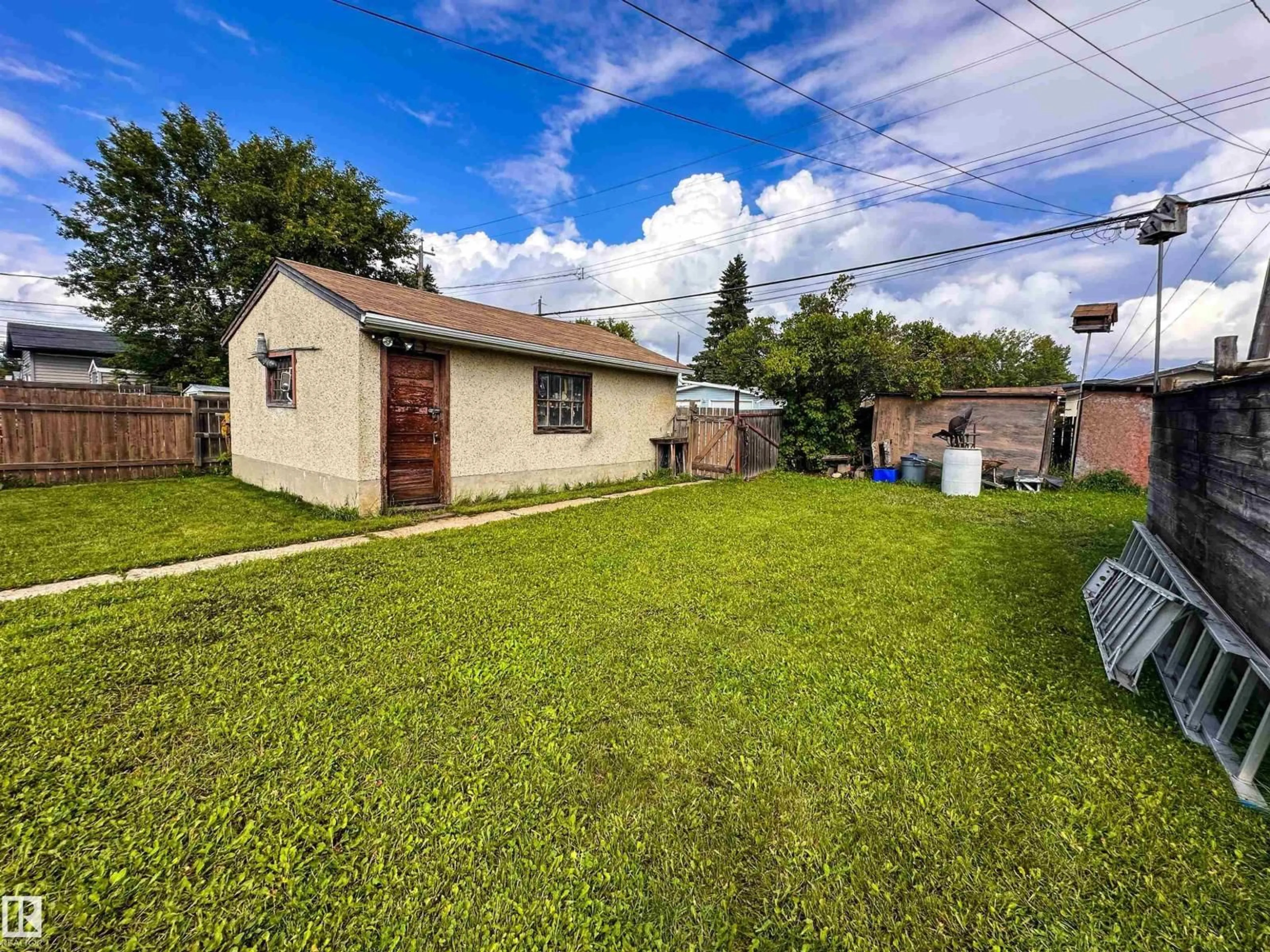 A pic from outside/outdoor area/front of a property/back of a property/a pic from drone, street for 13431 119 ST, Edmonton Alberta T5E5M9