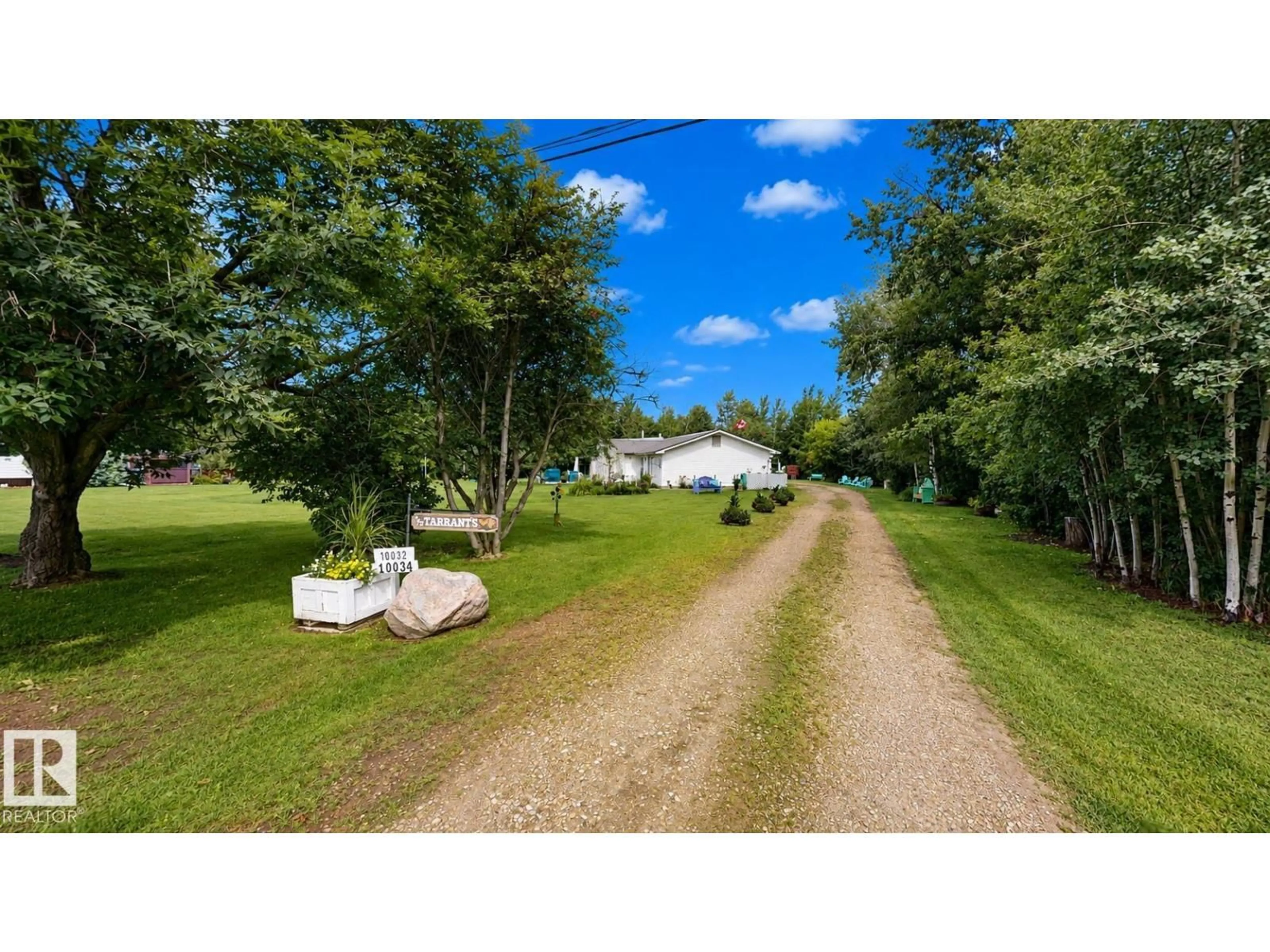 A pic from outside/outdoor area/front of a property/back of a property/a pic from drone, unknown for 10032 108 ST, Westlock Alberta T7P1M9