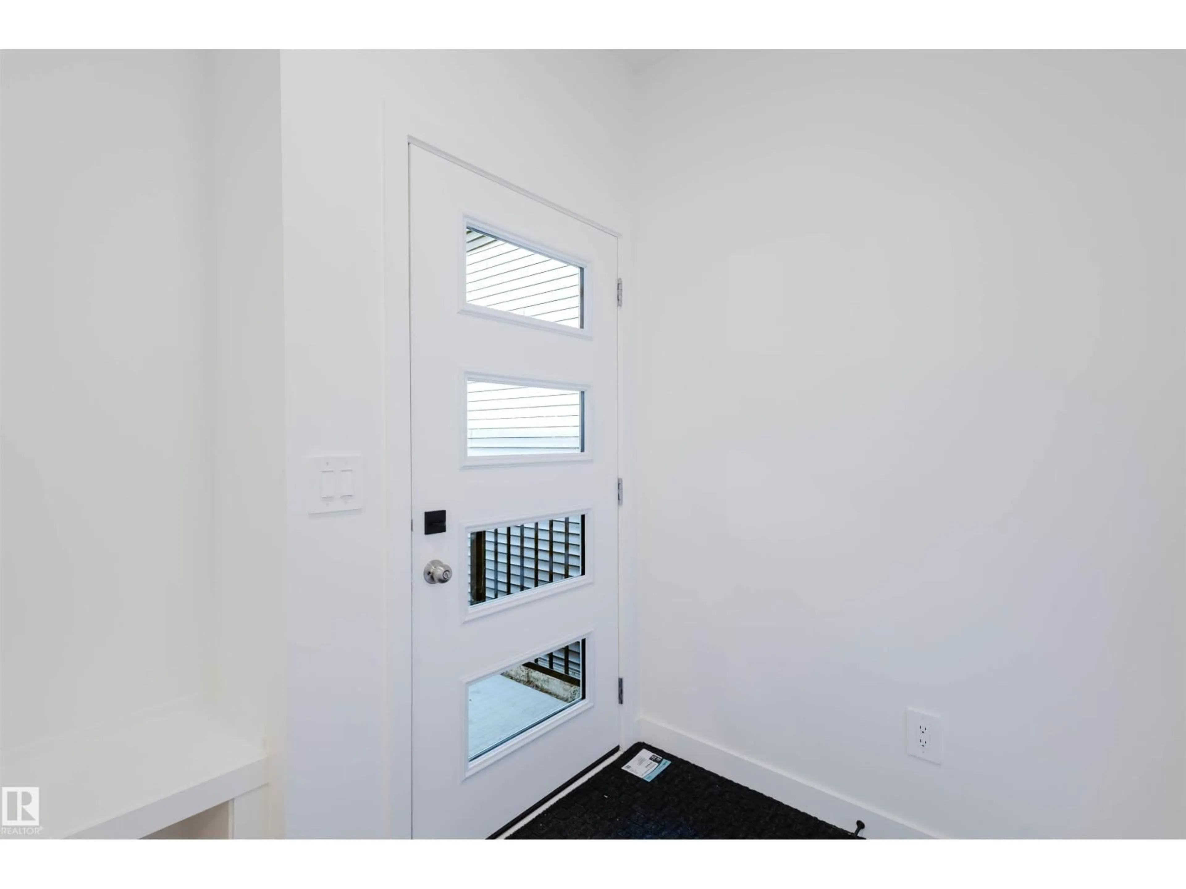 Indoor entryway for 8249 KIRIAK LO SW, Edmonton Alberta T6W5S2