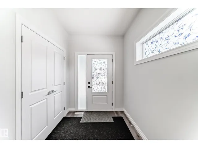 SW - 7035 CHIVERS LO, Edmonton 4
