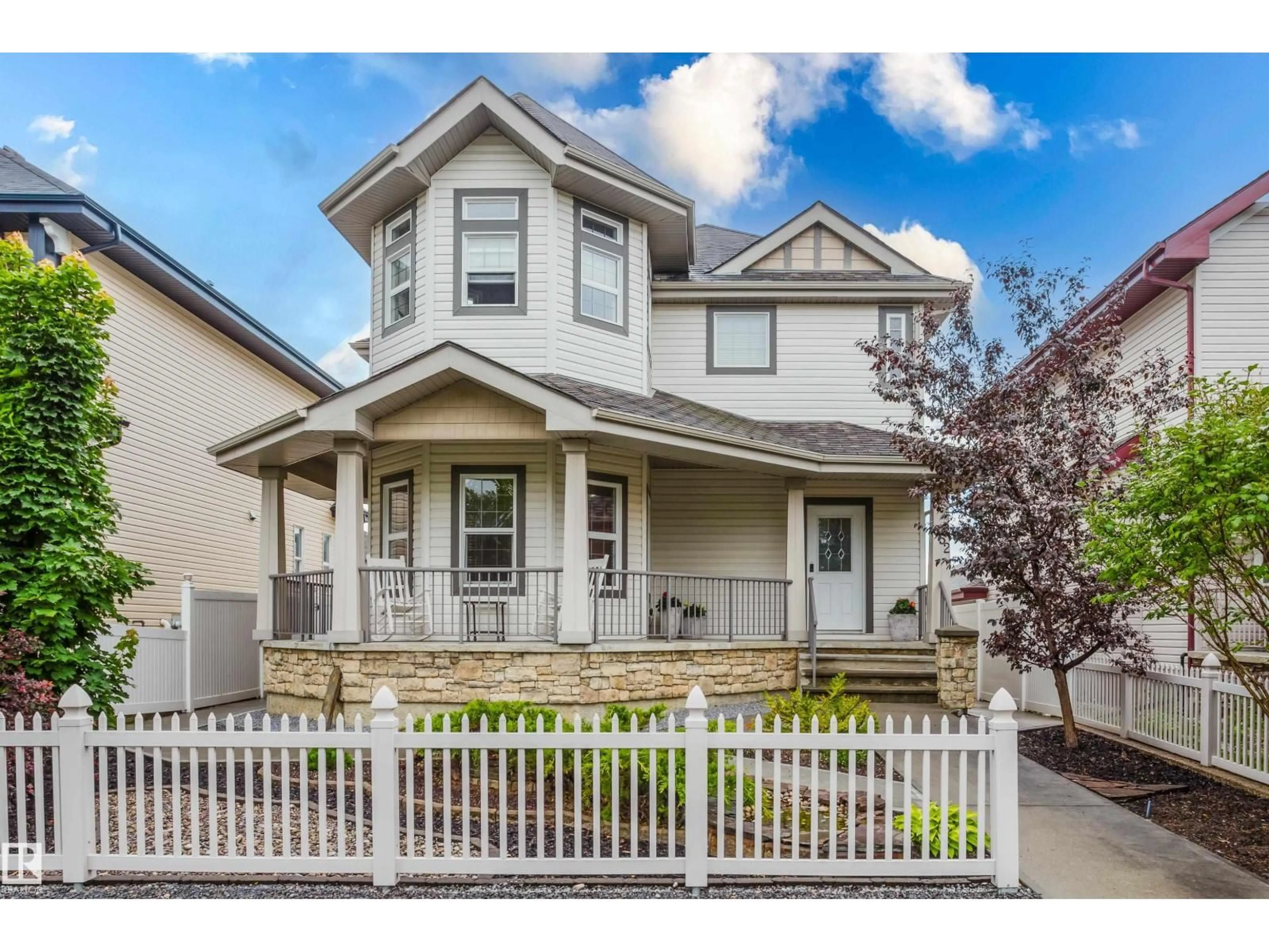 Home with vinyl exterior material, street for 652 CRIMSON DR, Sherwood Park Alberta T8H0B1