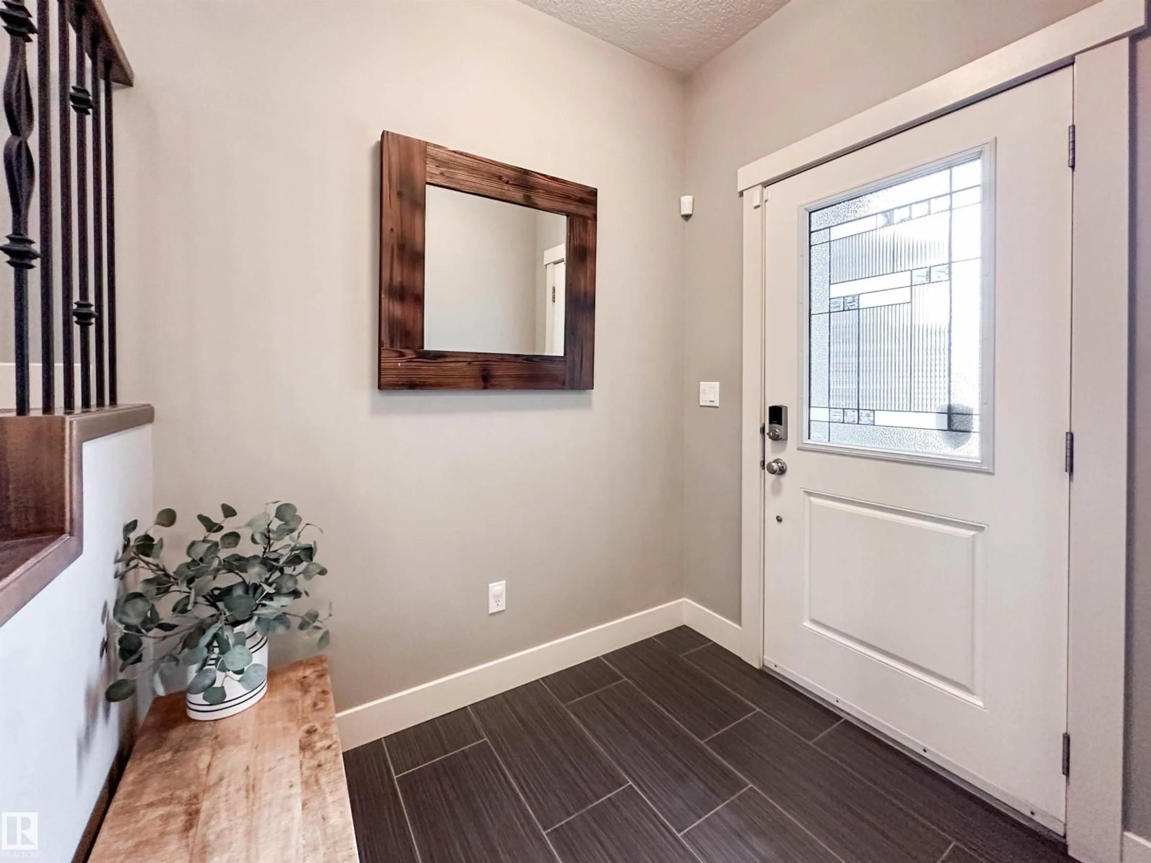 Indoor entryway for 54 KENSINGTON CL, Spruce Grove Alberta T7X0S9