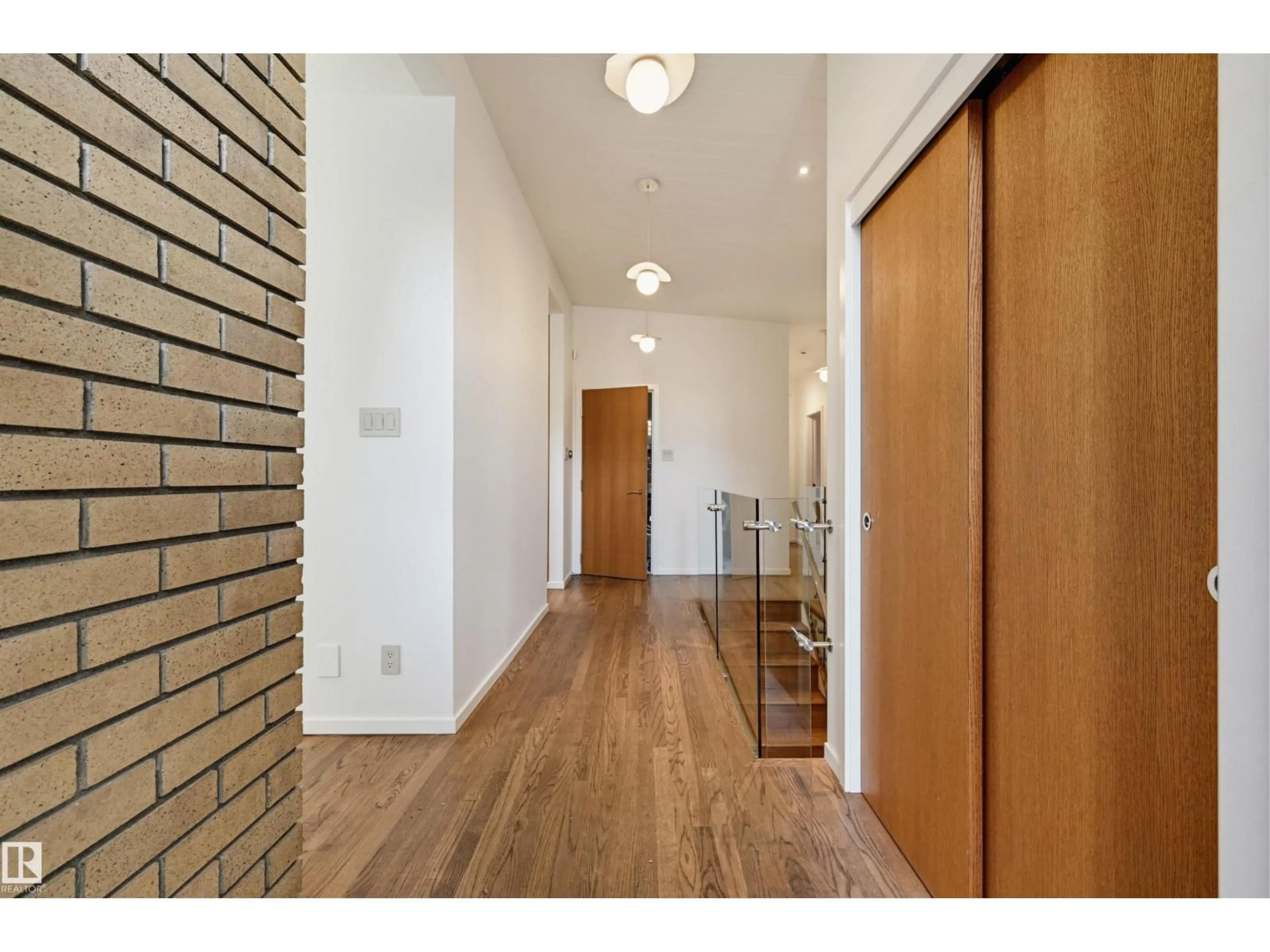 Indoor foyer for 13808 BUENA VISTA RD, Edmonton Alberta T5R5S1