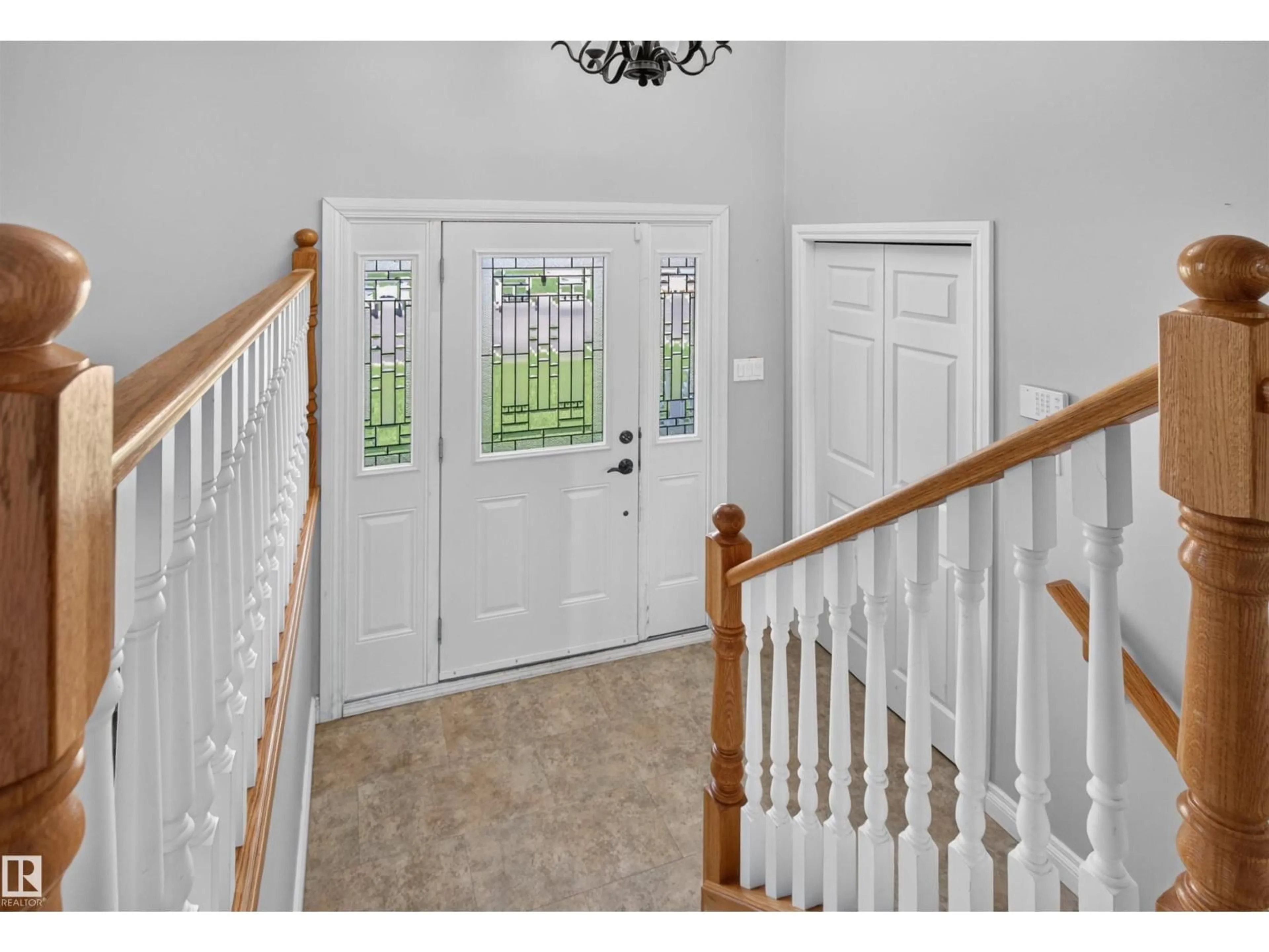 Indoor entryway for 1311 85 ST, Edmonton Alberta T6K1X7