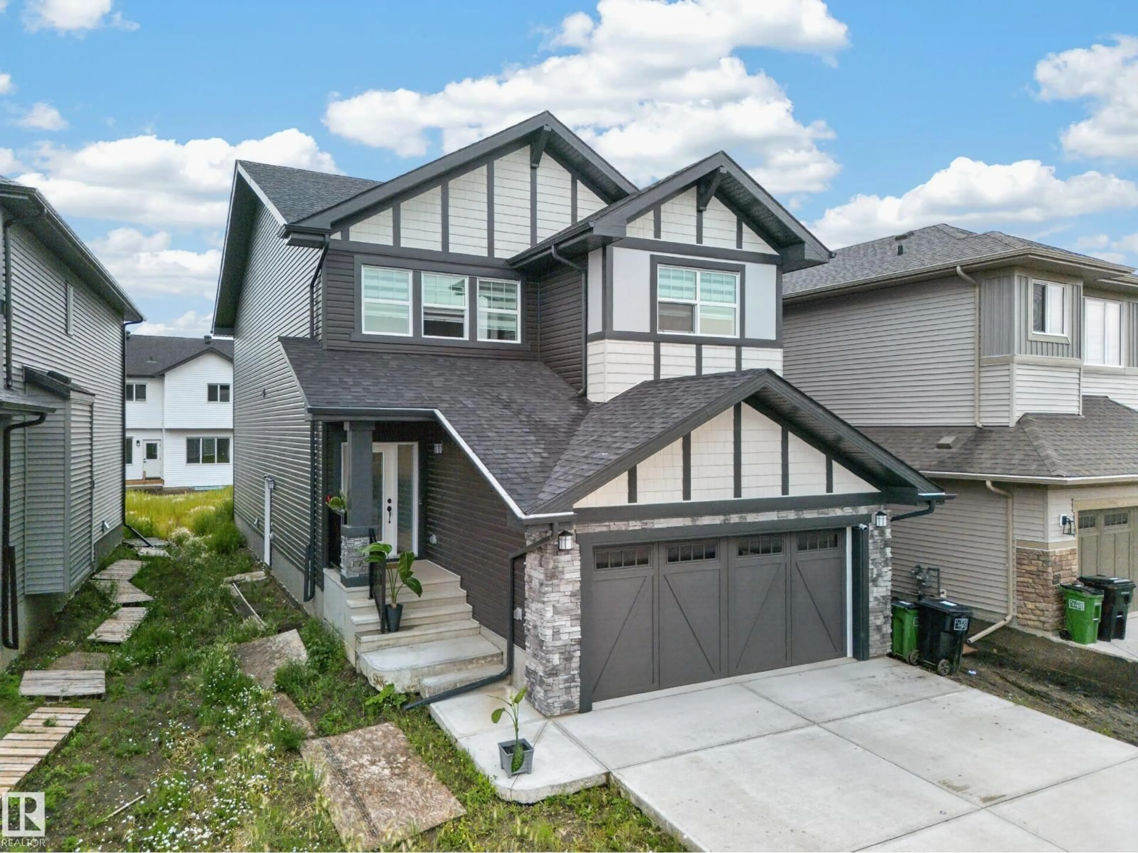 Home with vinyl exterior material, street for 7011 177 AV, Edmonton Alberta T5Z0W8