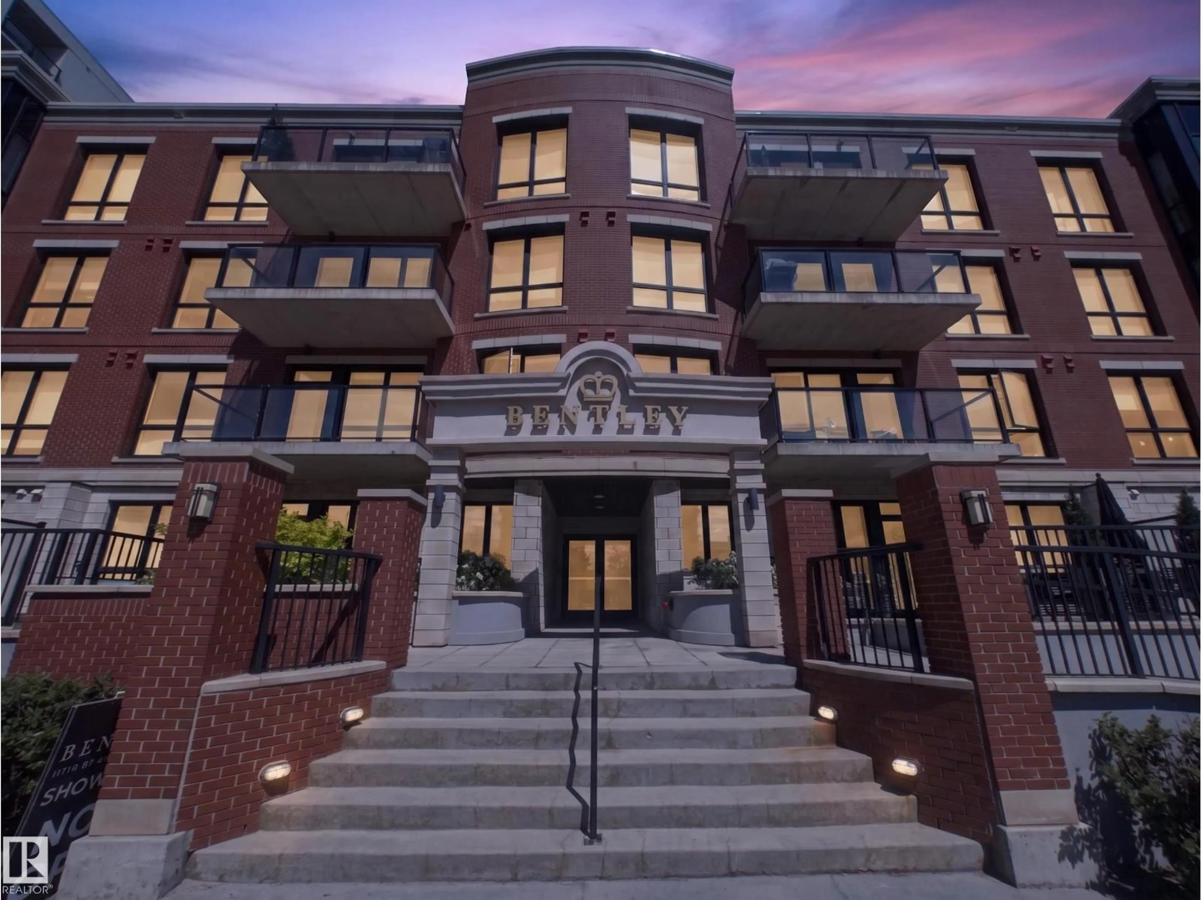 Indoor foyer for #403 - 11710 87 AV, Edmonton Alberta T6G0Y3