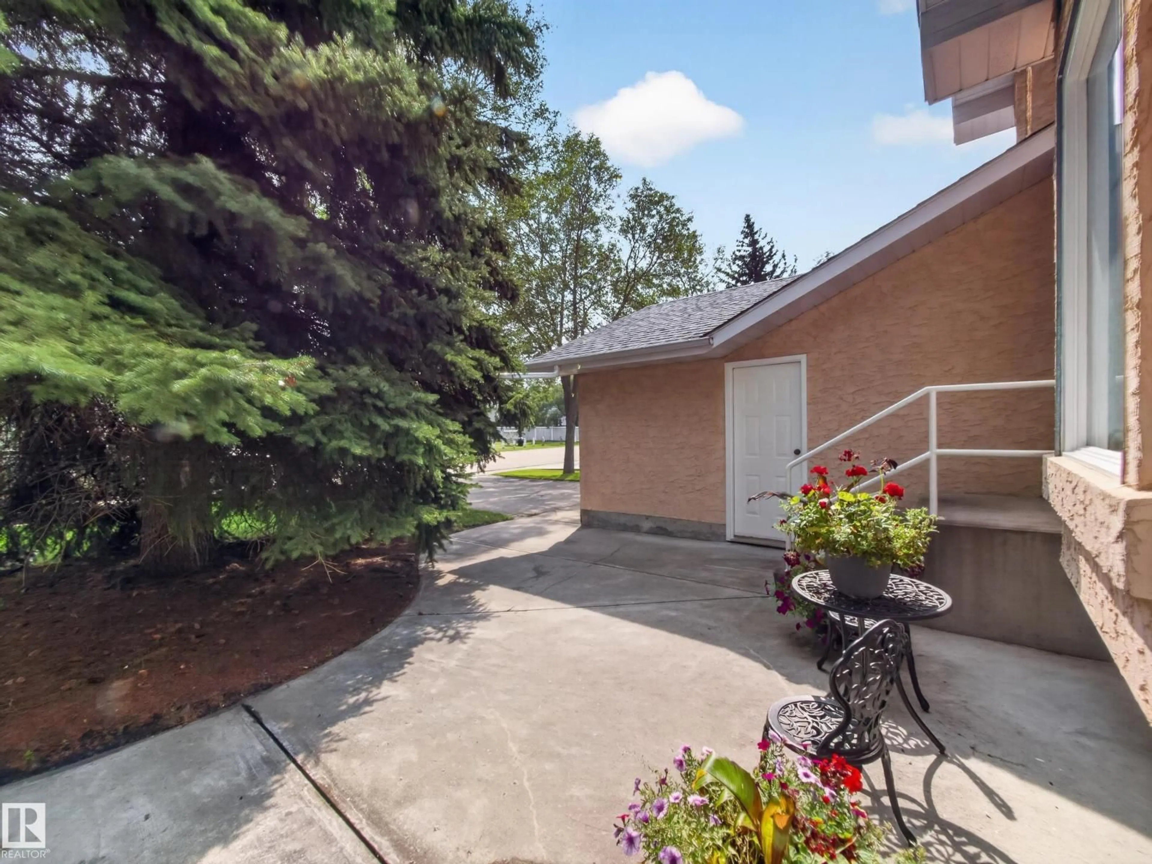 Patio, unknown for 1404 FALCONER RD, Edmonton Alberta T6R2E1