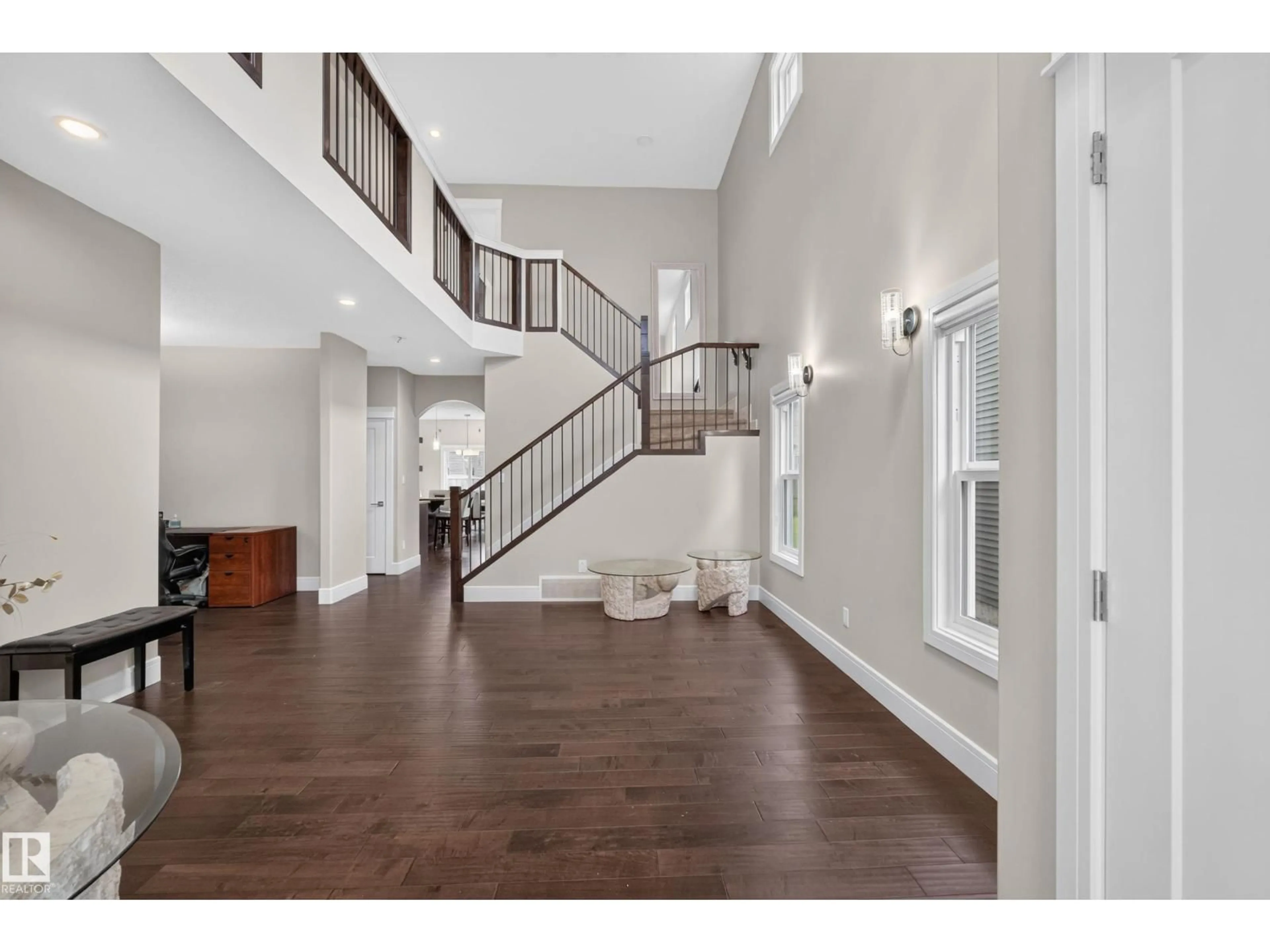 Indoor foyer for SW SW - 7014 CHIVERS LO, Edmonton Alberta T6W3Y7