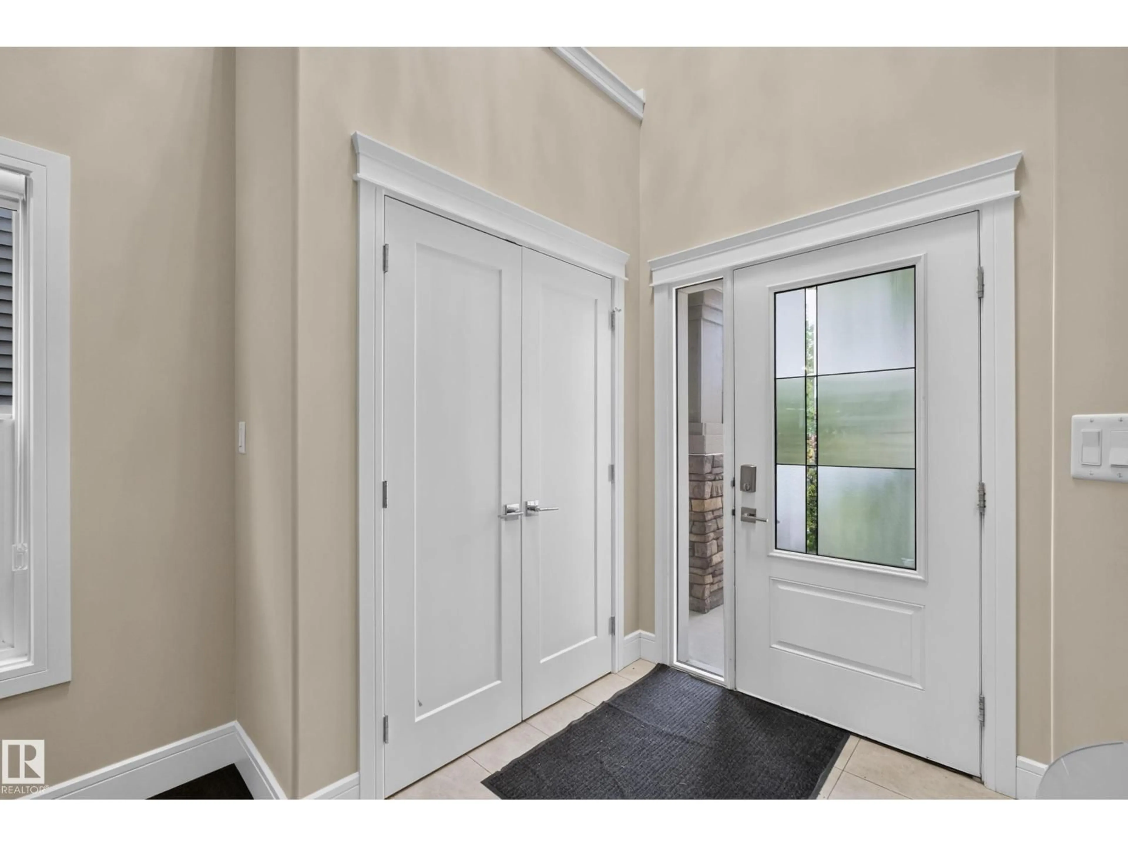 Indoor entryway for SW SW - 7014 CHIVERS LO, Edmonton Alberta T6W3Y7