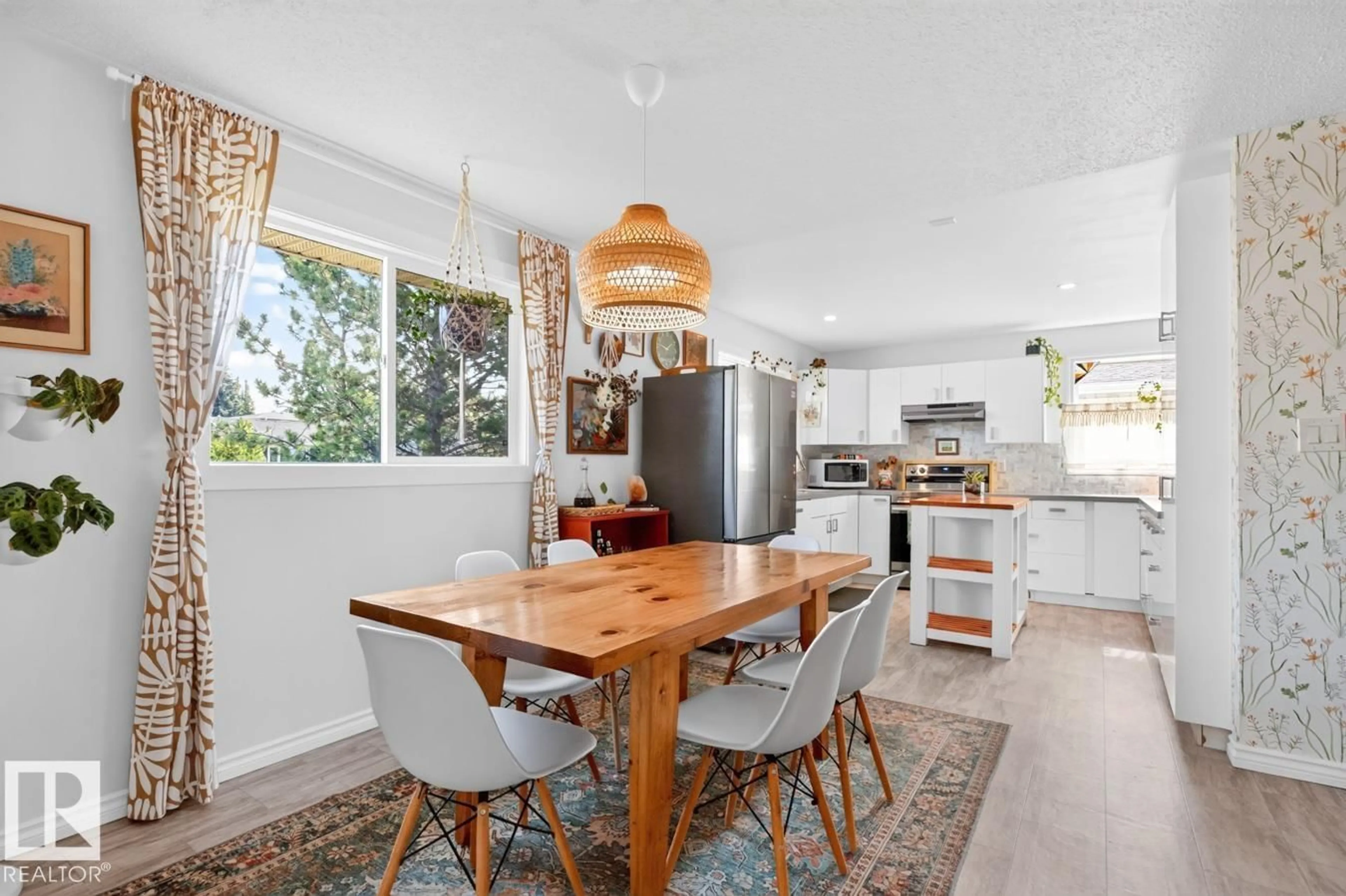 Open concept kitchen, unknown for 392 LEE RIDGE RD, Edmonton Alberta T6K0N7