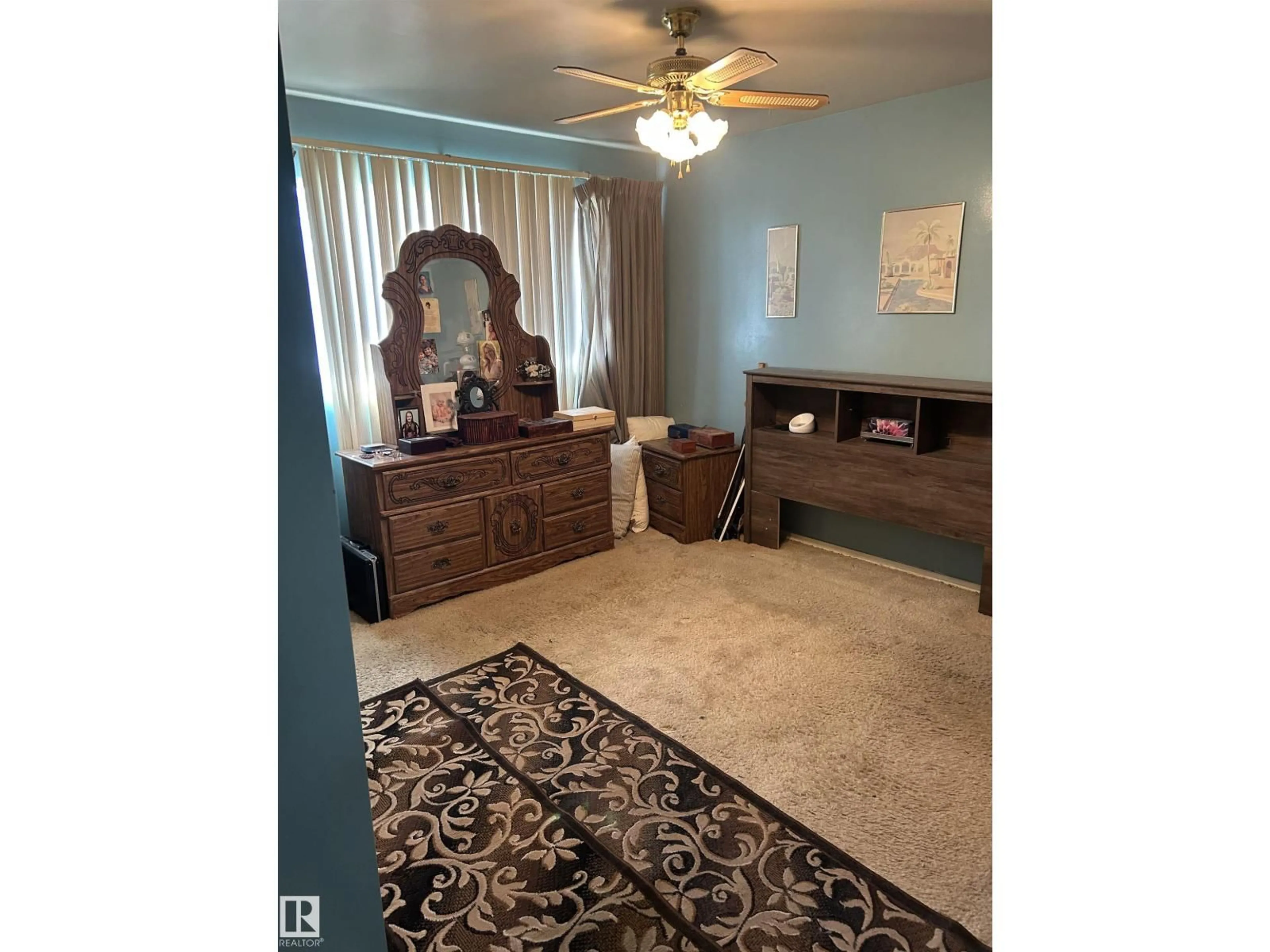 A pic of a room for NW - 9612 75A ST, Edmonton Alberta T6C2J3