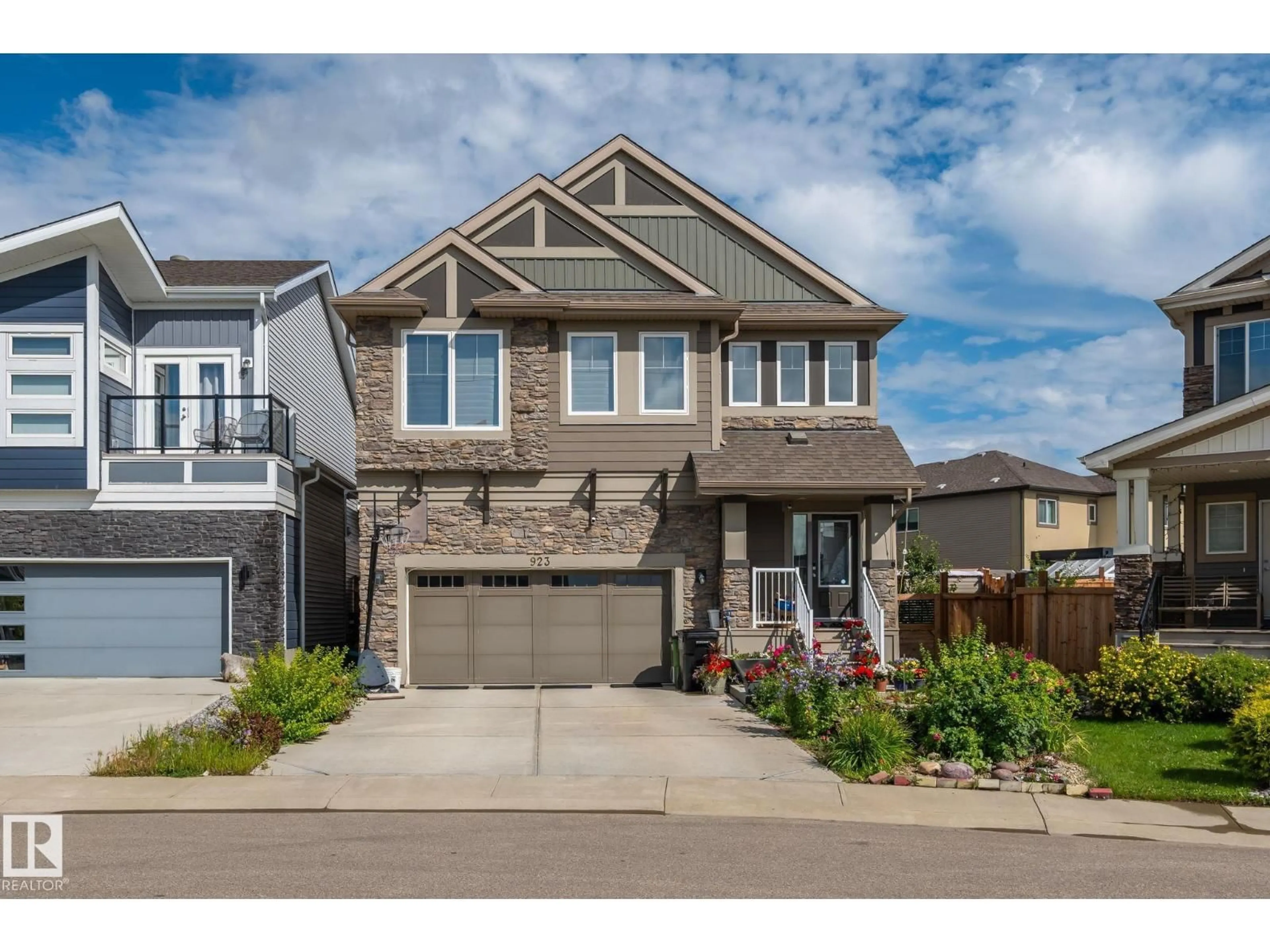 Home with vinyl exterior material, street for SW - 923 174 ST, Edmonton Alberta T6W3V3