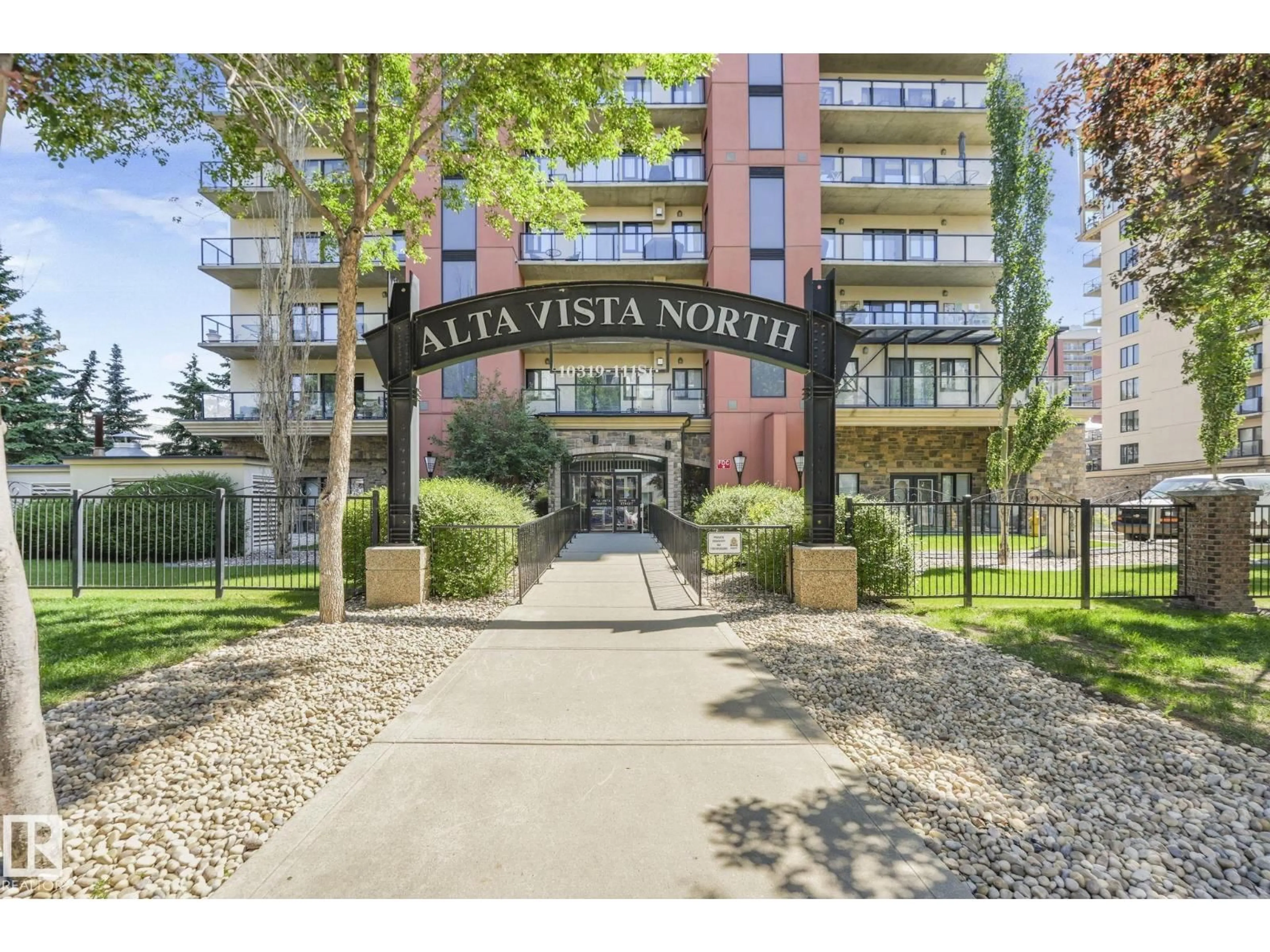 Indoor foyer for #807 - 10319 111 ST NW, Edmonton Alberta T5K0A2