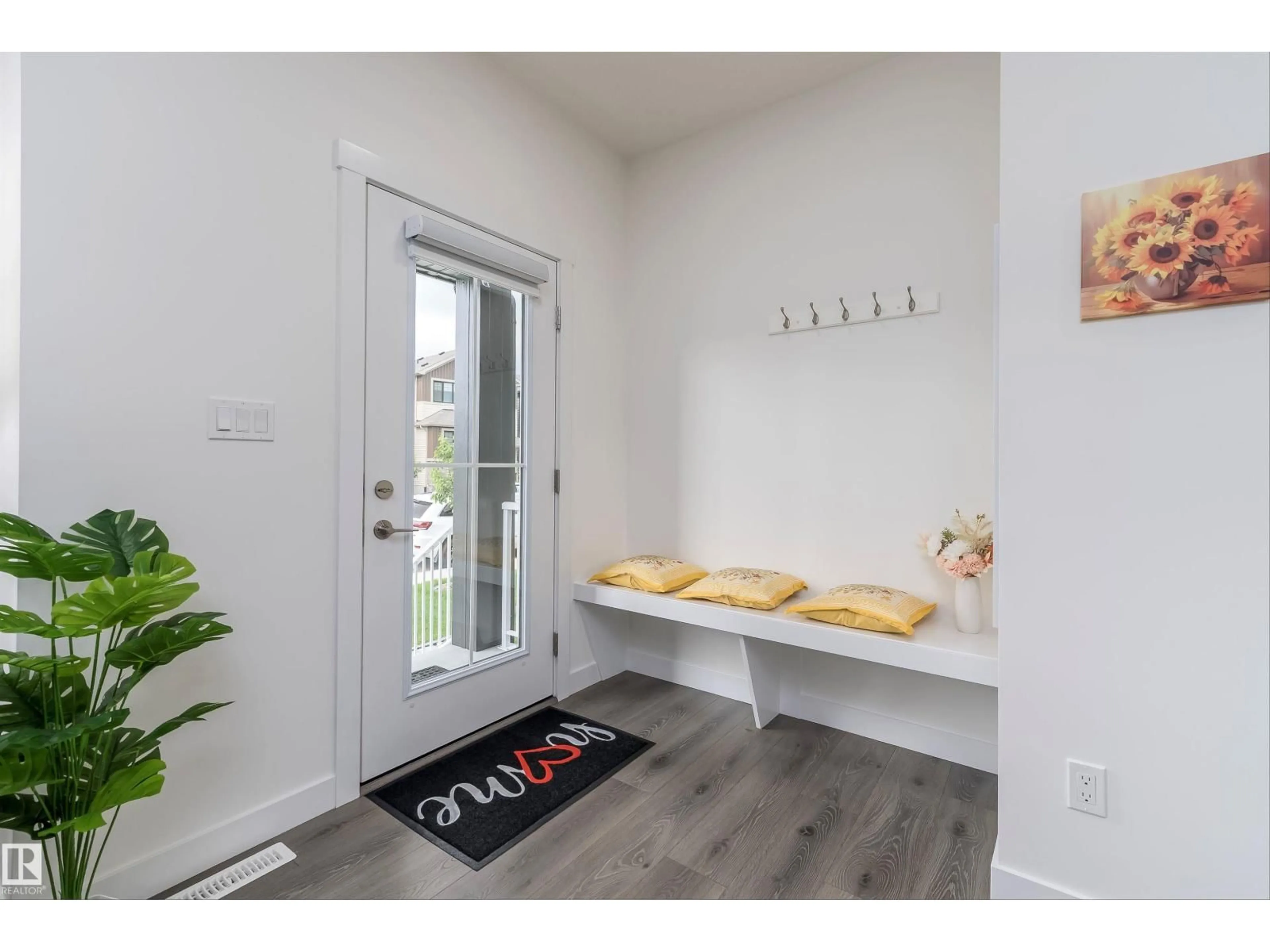Indoor entryway for NW - 9307 221 ST, Edmonton Alberta T5T6C9