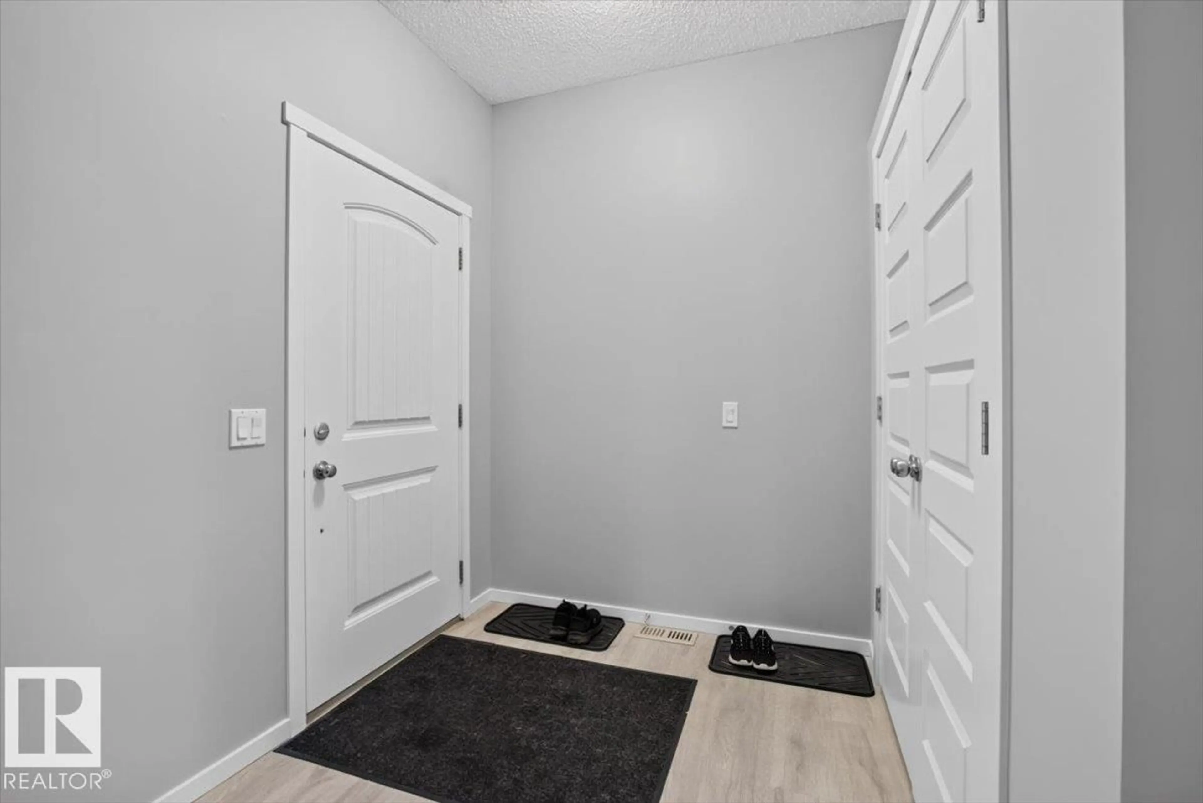 Indoor entryway for 2619 CHOKECHERRY LN, Edmonton Alberta T6X2K2
