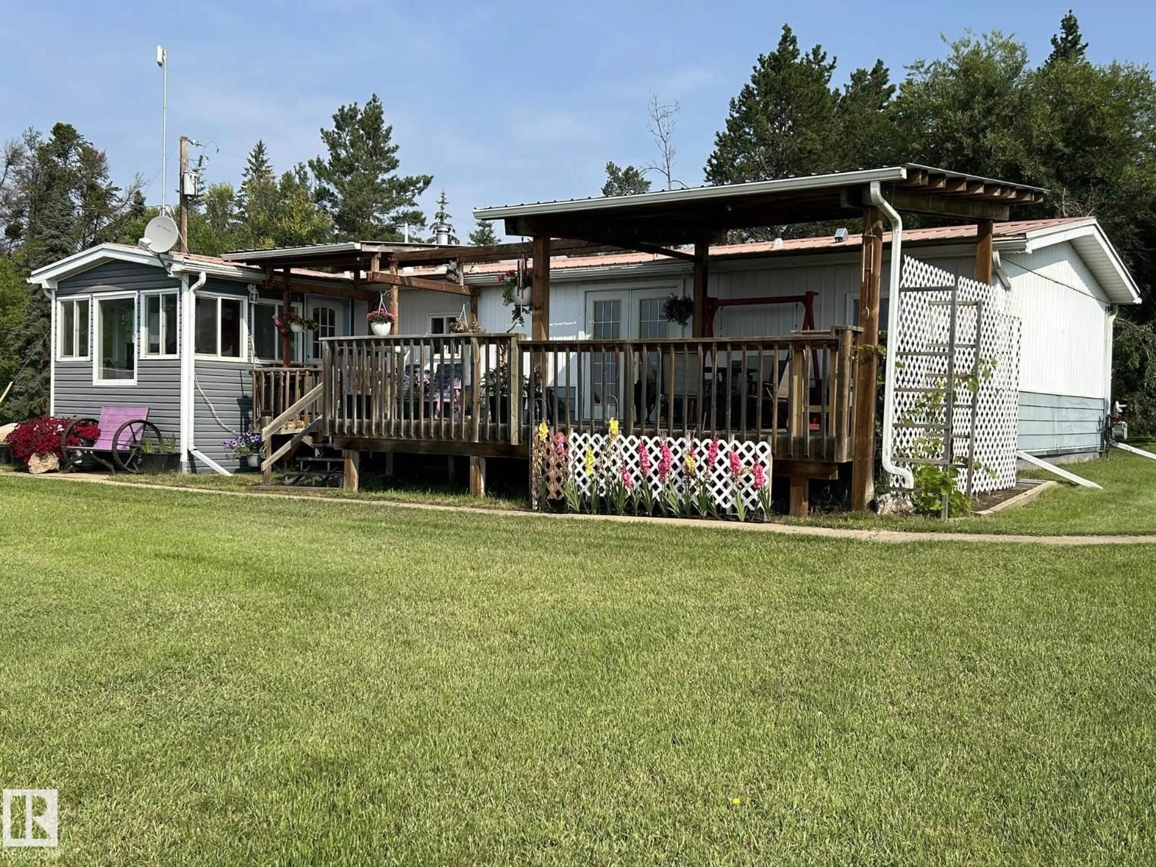 A pic from outside/outdoor area/front of a property/back of a property/a pic from drone, unknown for 22529 TWP RD 590, Rural Thorhild County Alberta T0A3J0