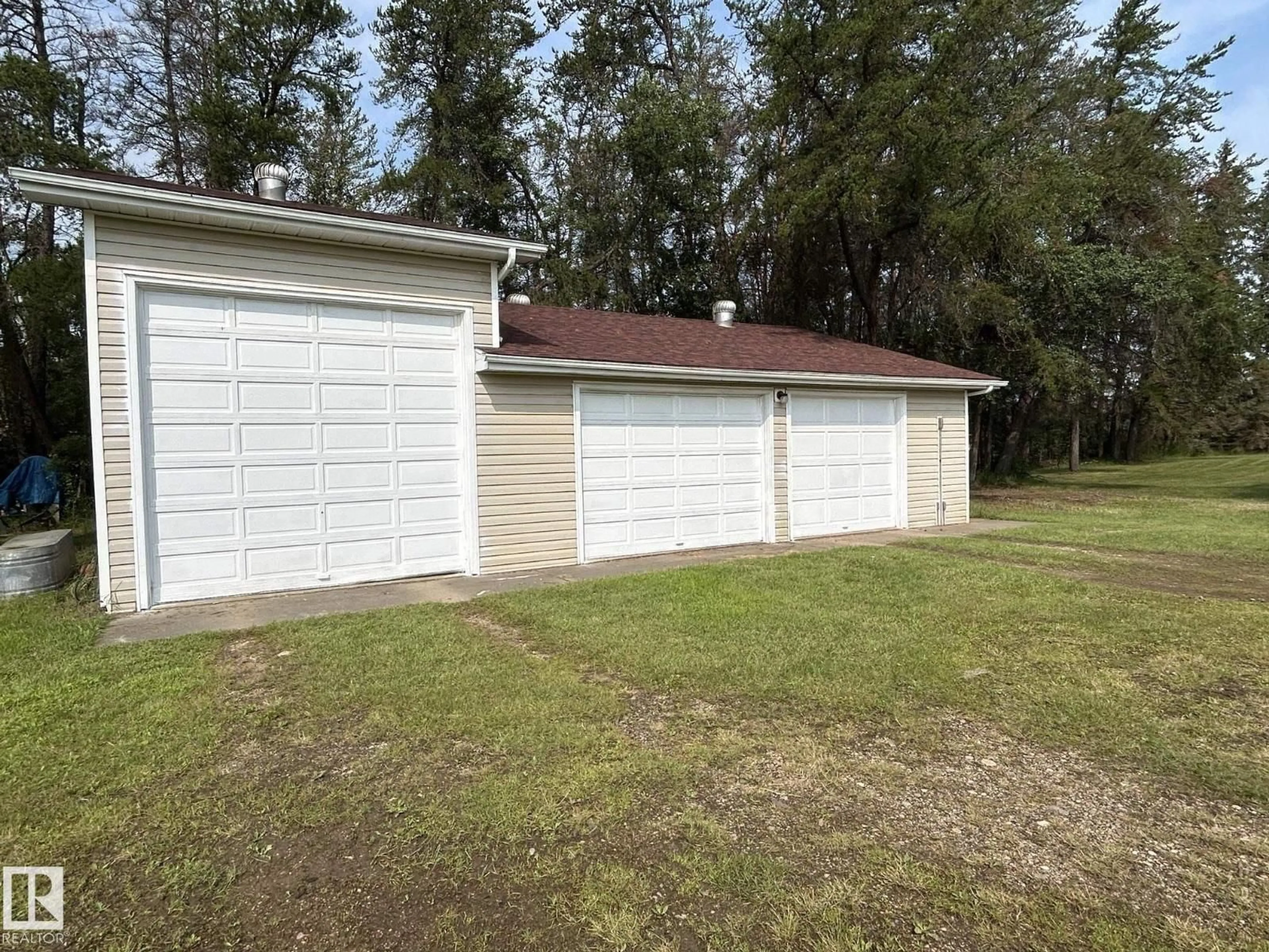 Indoor garage for 22529 TWP RD 590, Rural Thorhild County Alberta T0A3J0