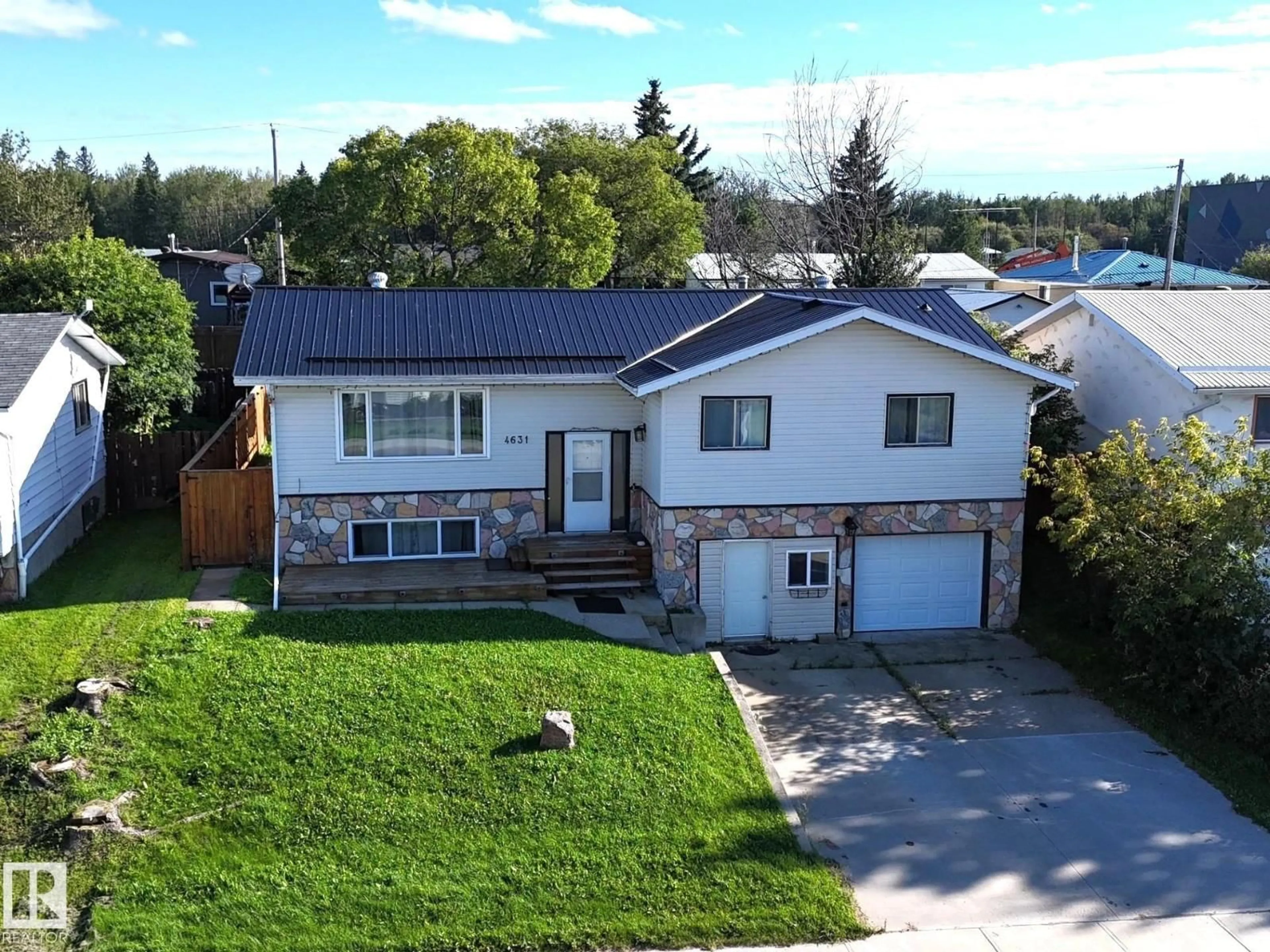 A pic from outside/outdoor area/front of a property/back of a property/a pic from drone, street for 4631 47 AV, Evansburg Alberta T0E0T0