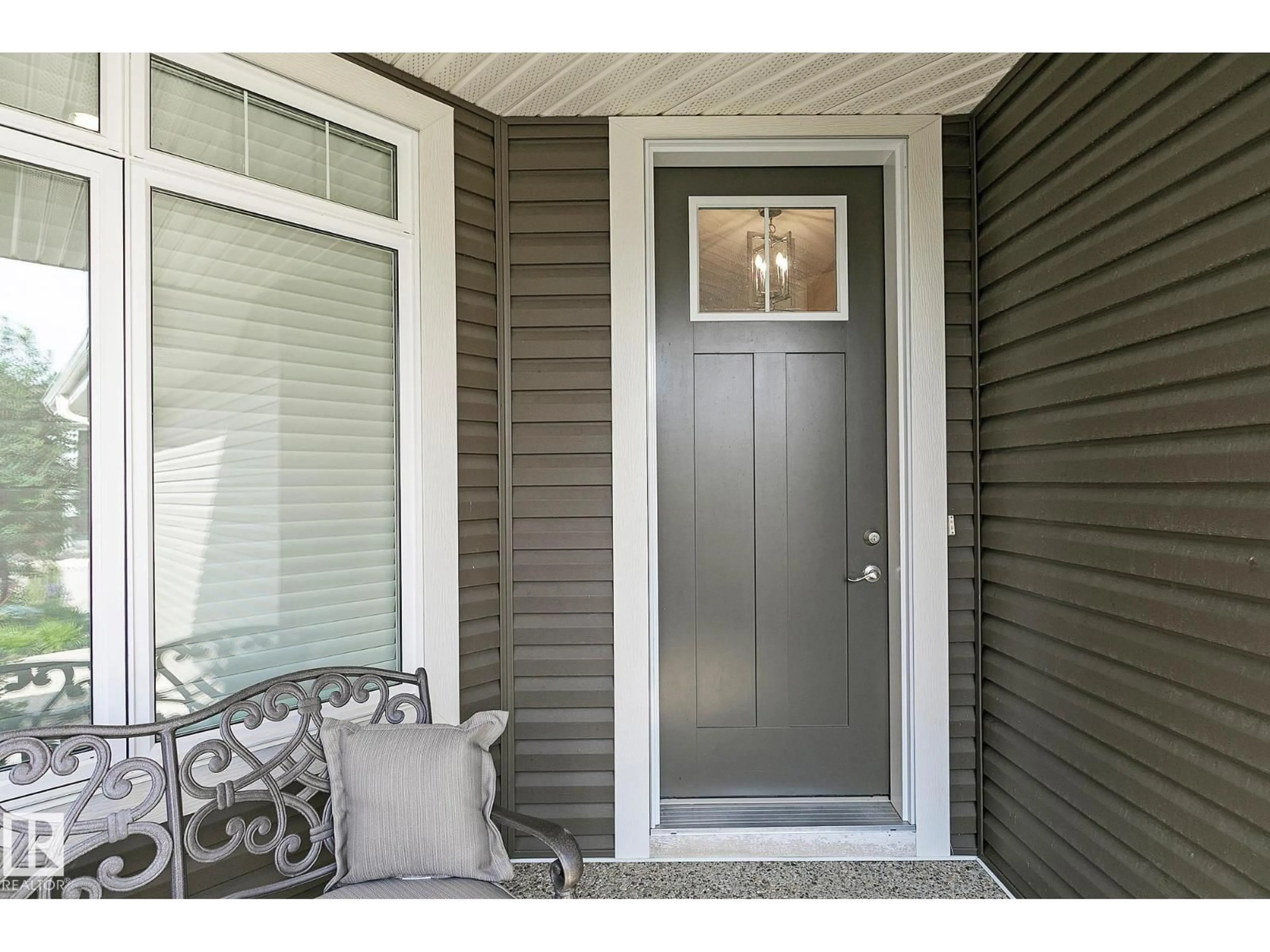 Indoor entryway for 50 HEATHERGLEN DR, Spruce Grove Alberta T7X0R6
