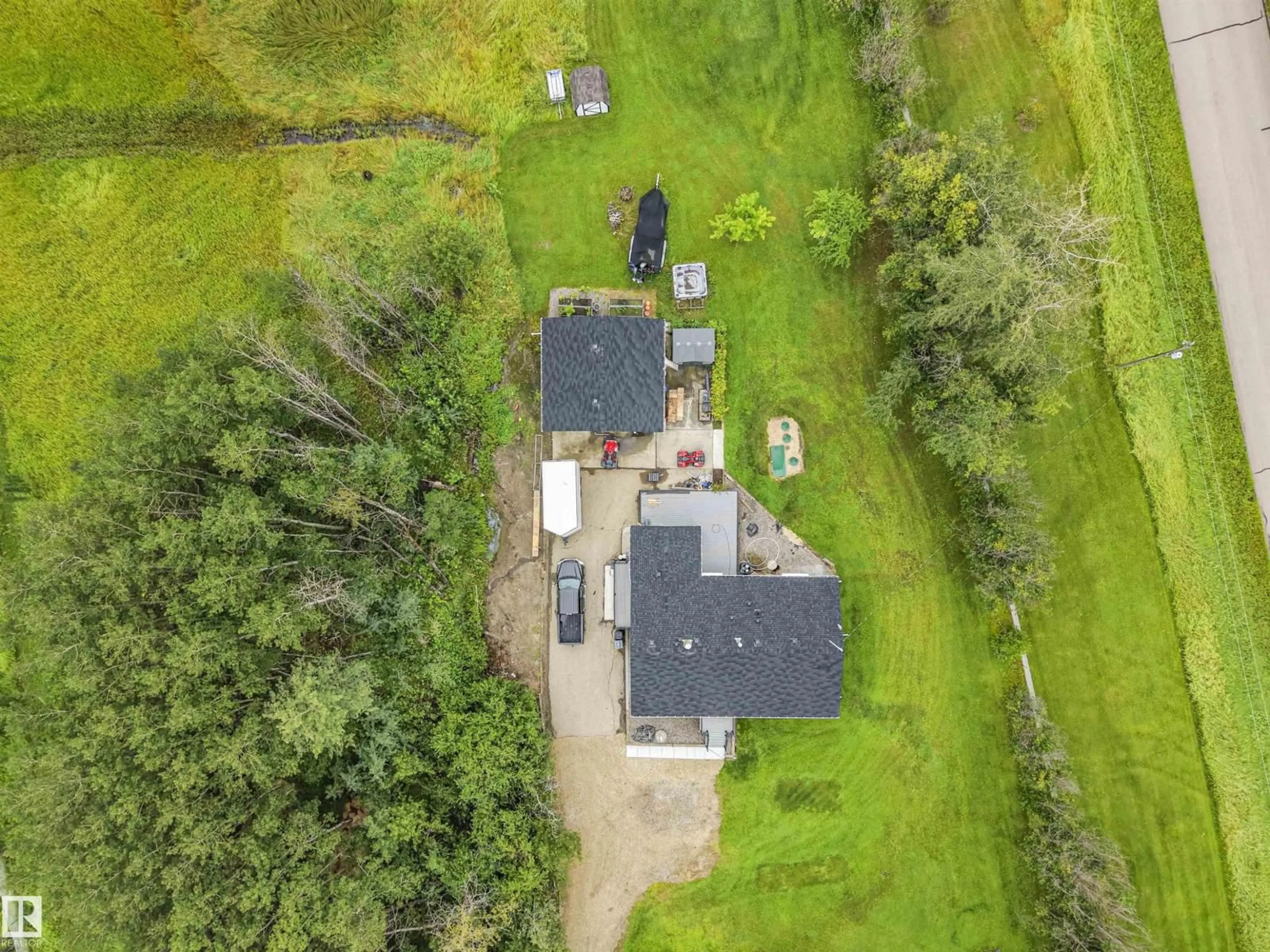 A pic from outside/outdoor area/front of a property/back of a property/a pic from drone, unknown for 52411 - 254 RGE ROAD 214, Rural Strathcona County Alberta T8E2G8