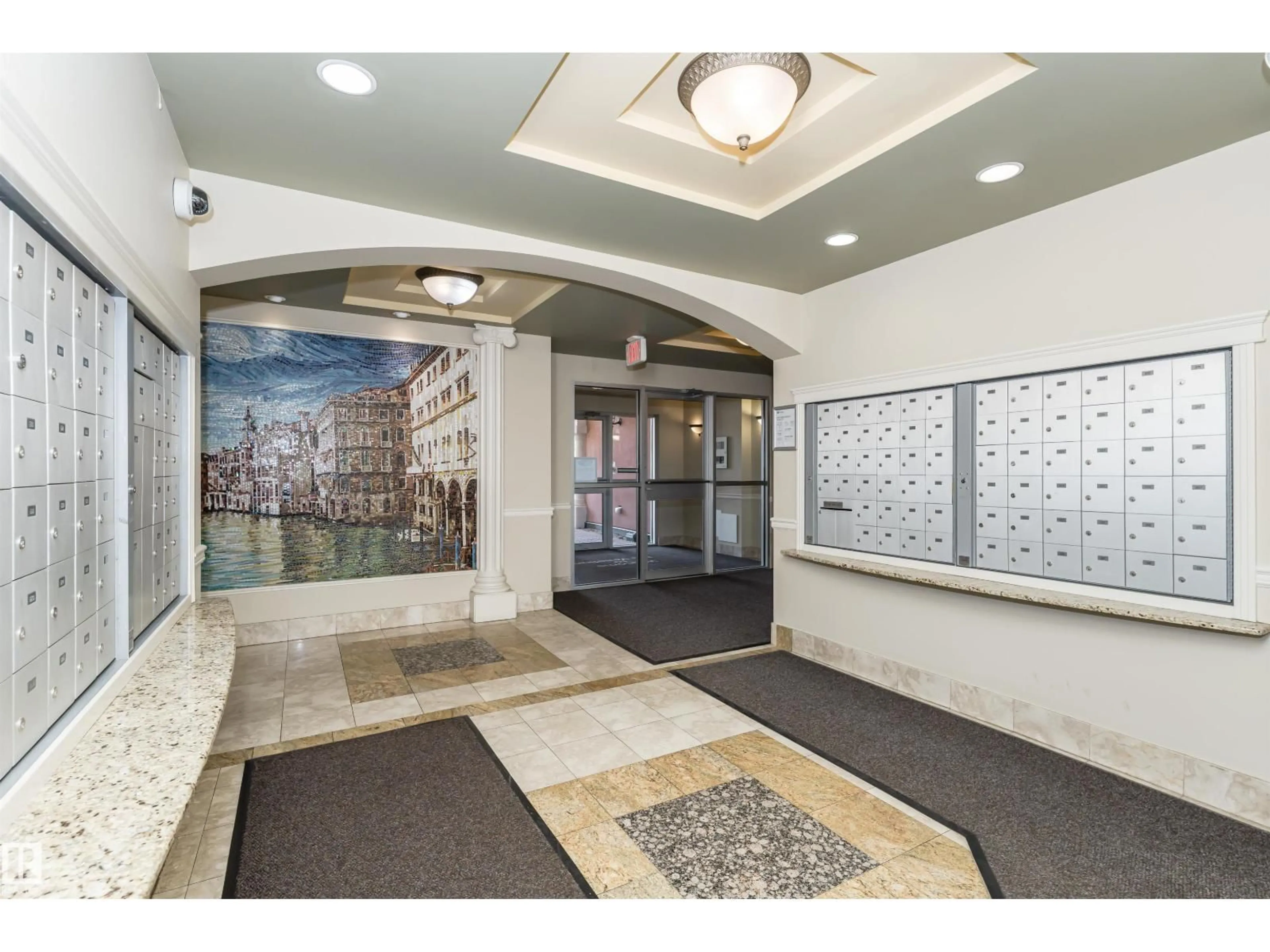 Indoor foyer for 219 - 10333 112 ST, Edmonton Alberta T5K0B4