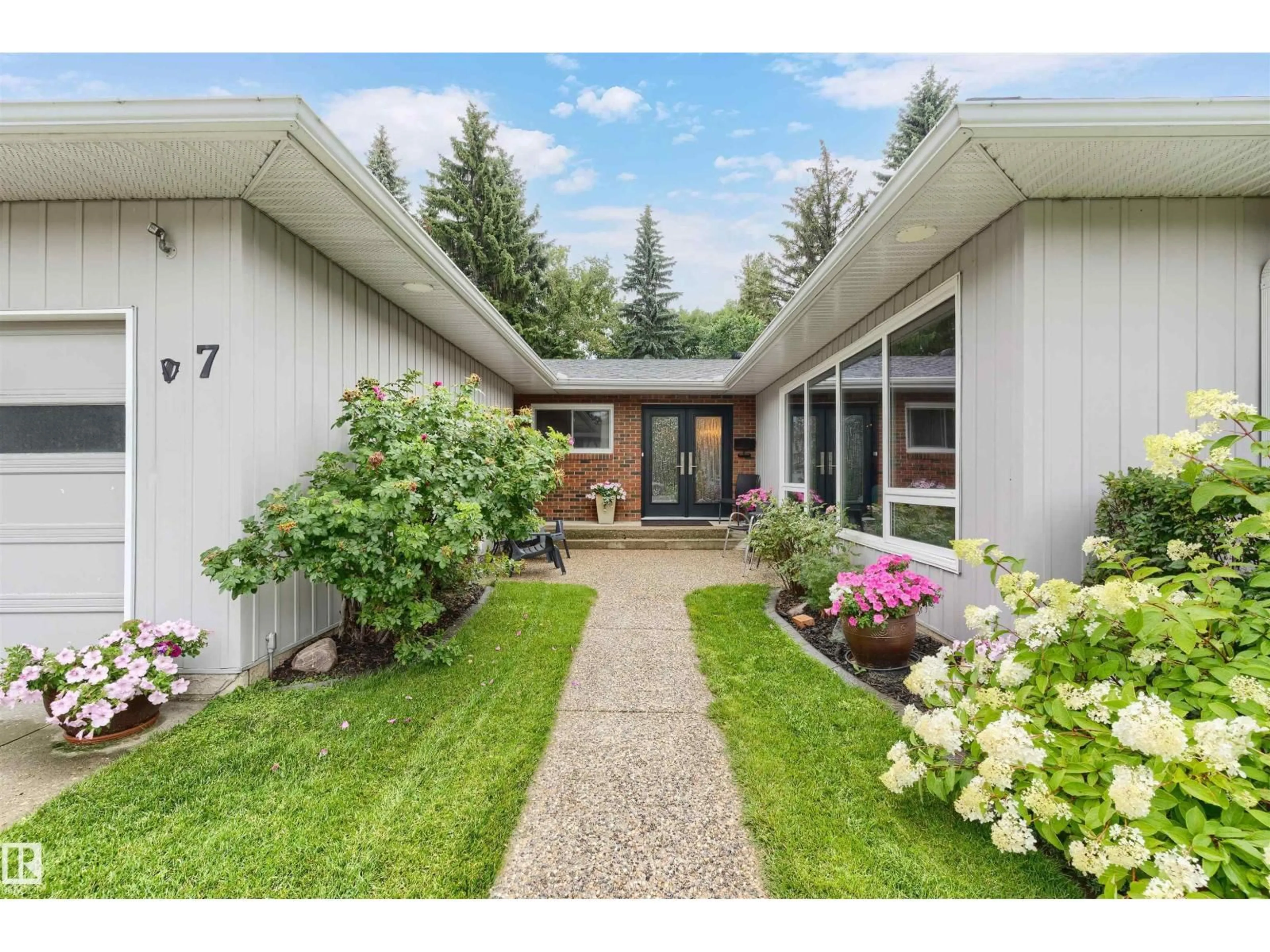 Unknown for 7 QUESNELL CR, Edmonton Alberta T5R5N8
