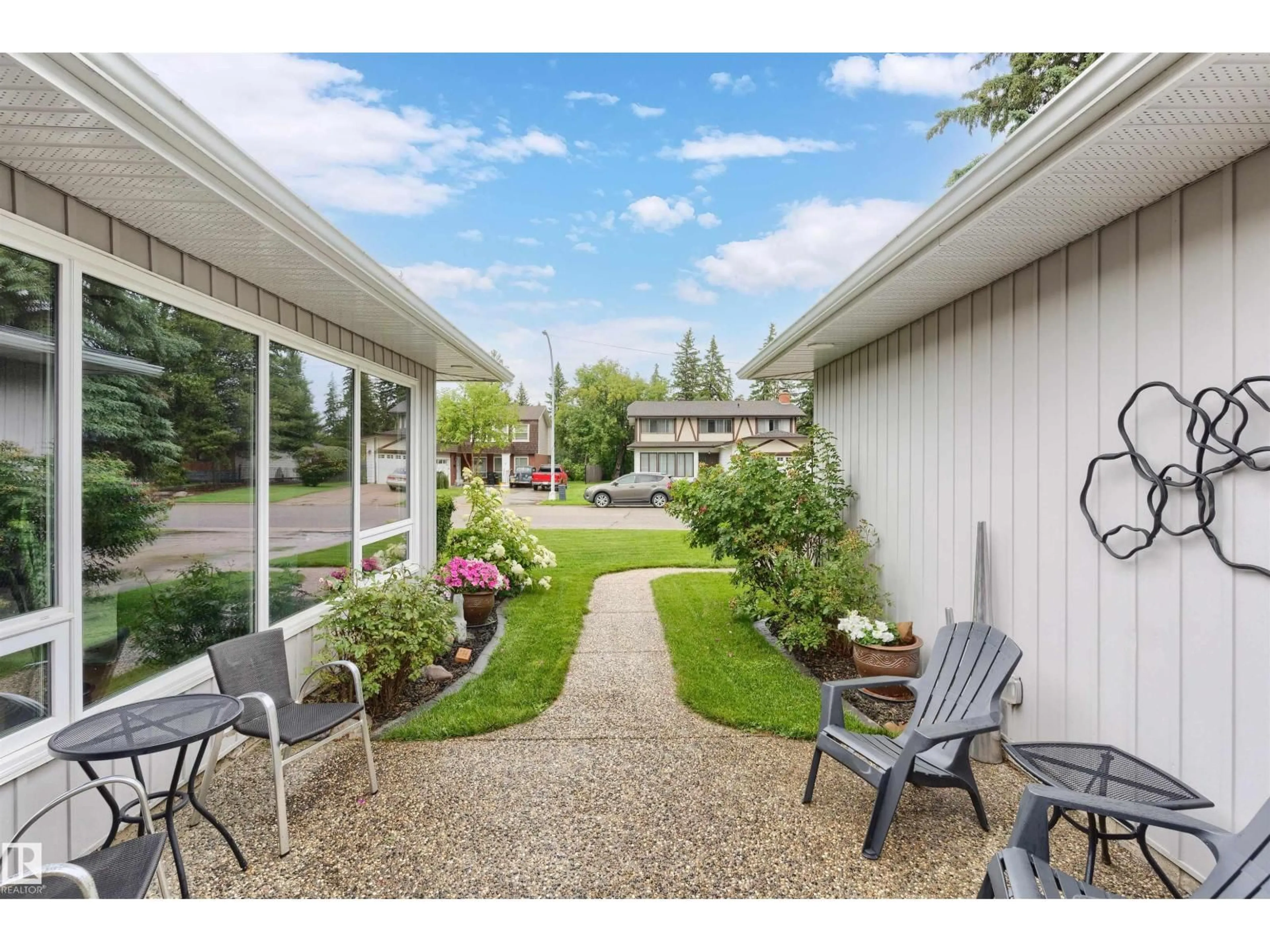 Patio, unknown for 7 QUESNELL CR, Edmonton Alberta T5R5N8