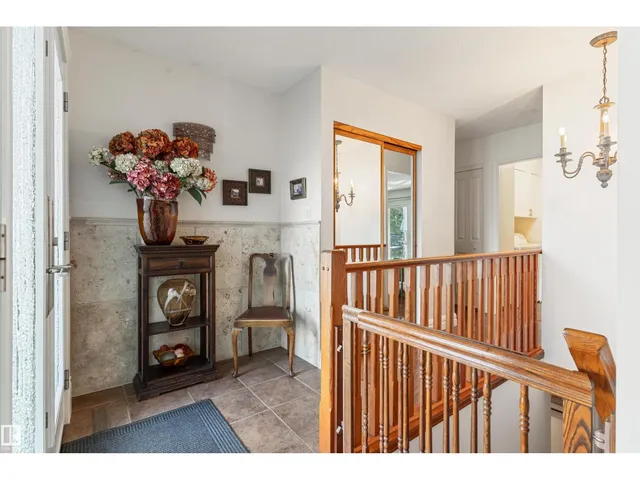 7 QUESNELL CR, Edmonton 5