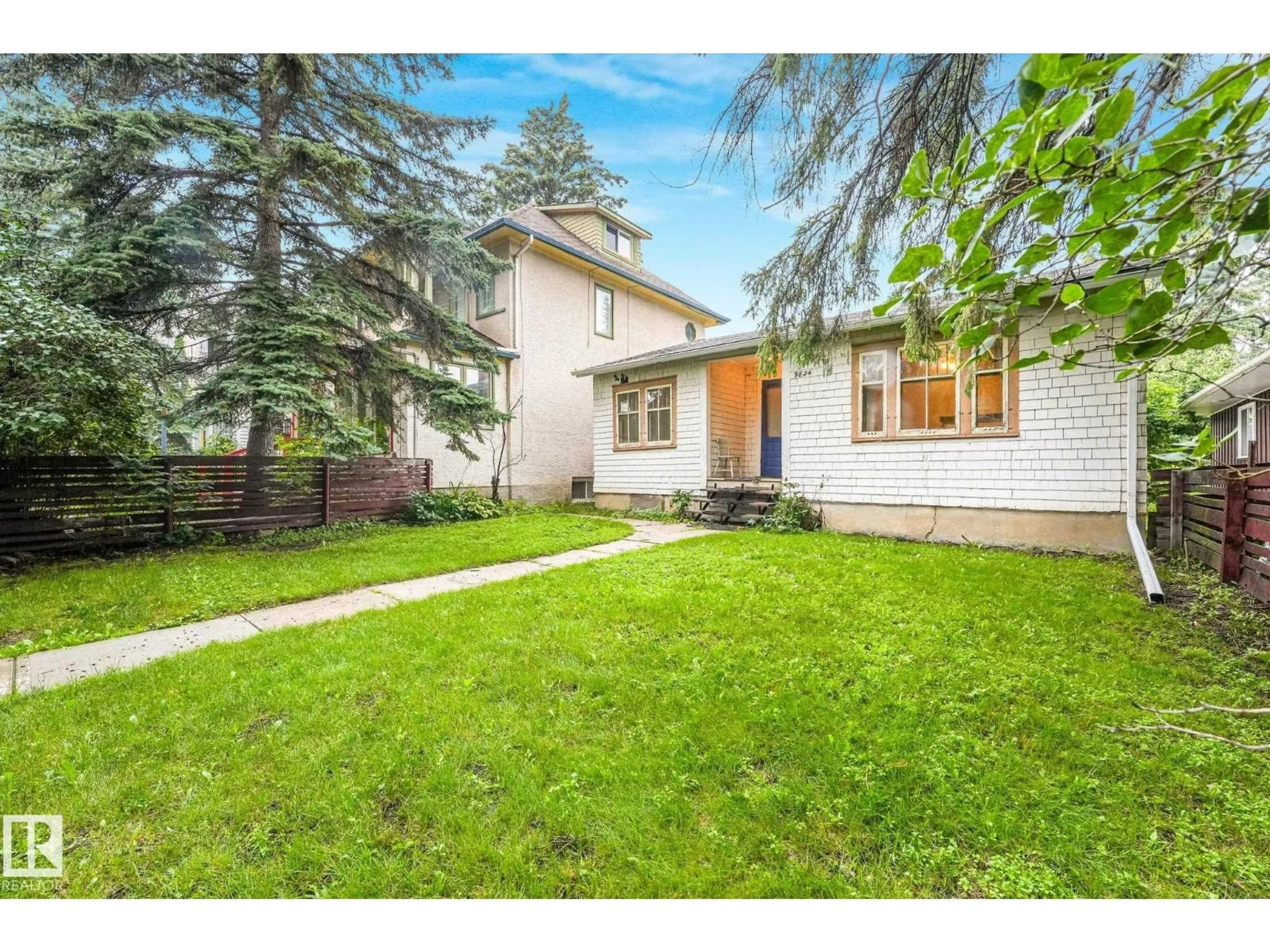 A pic from outside/outdoor area/front of a property/back of a property/a pic from drone, street for NW - 9824 91 AV, Edmonton Alberta T6E2T6