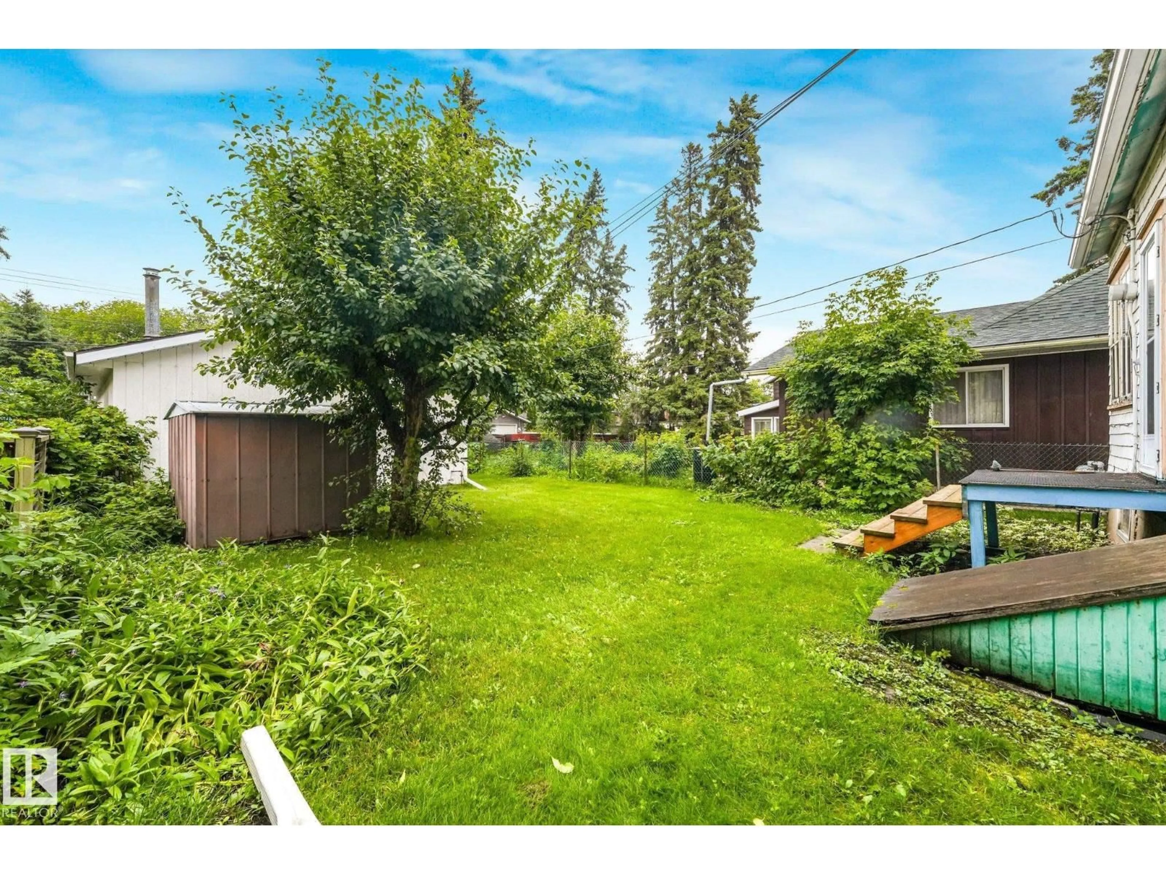 Patio, street for NW - 9824 91 AV, Edmonton Alberta T6E2T6