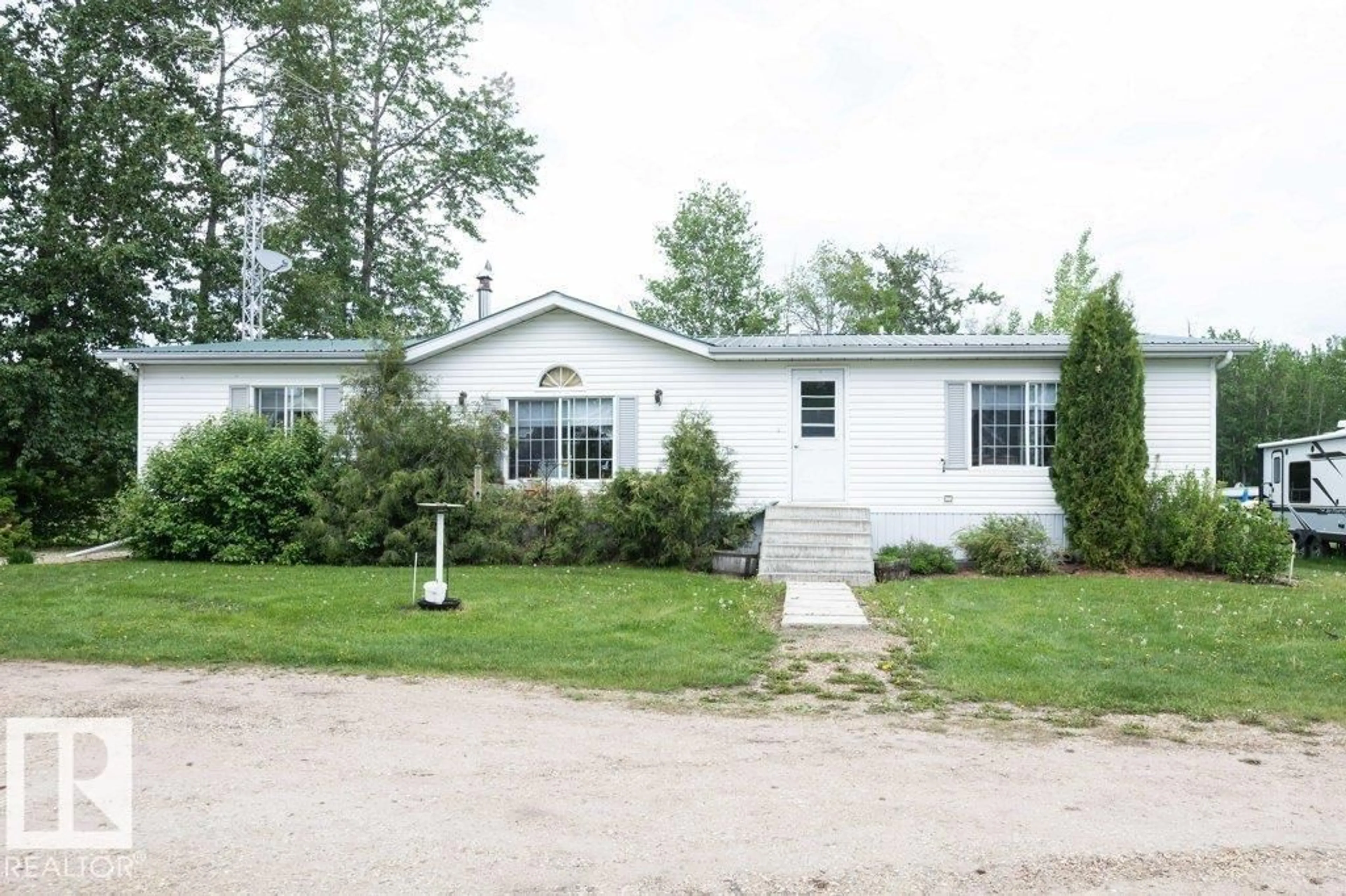 Home with vinyl exterior material, unknown for 4903A 47 AV, Rural Westlock County Alberta T0G1H0