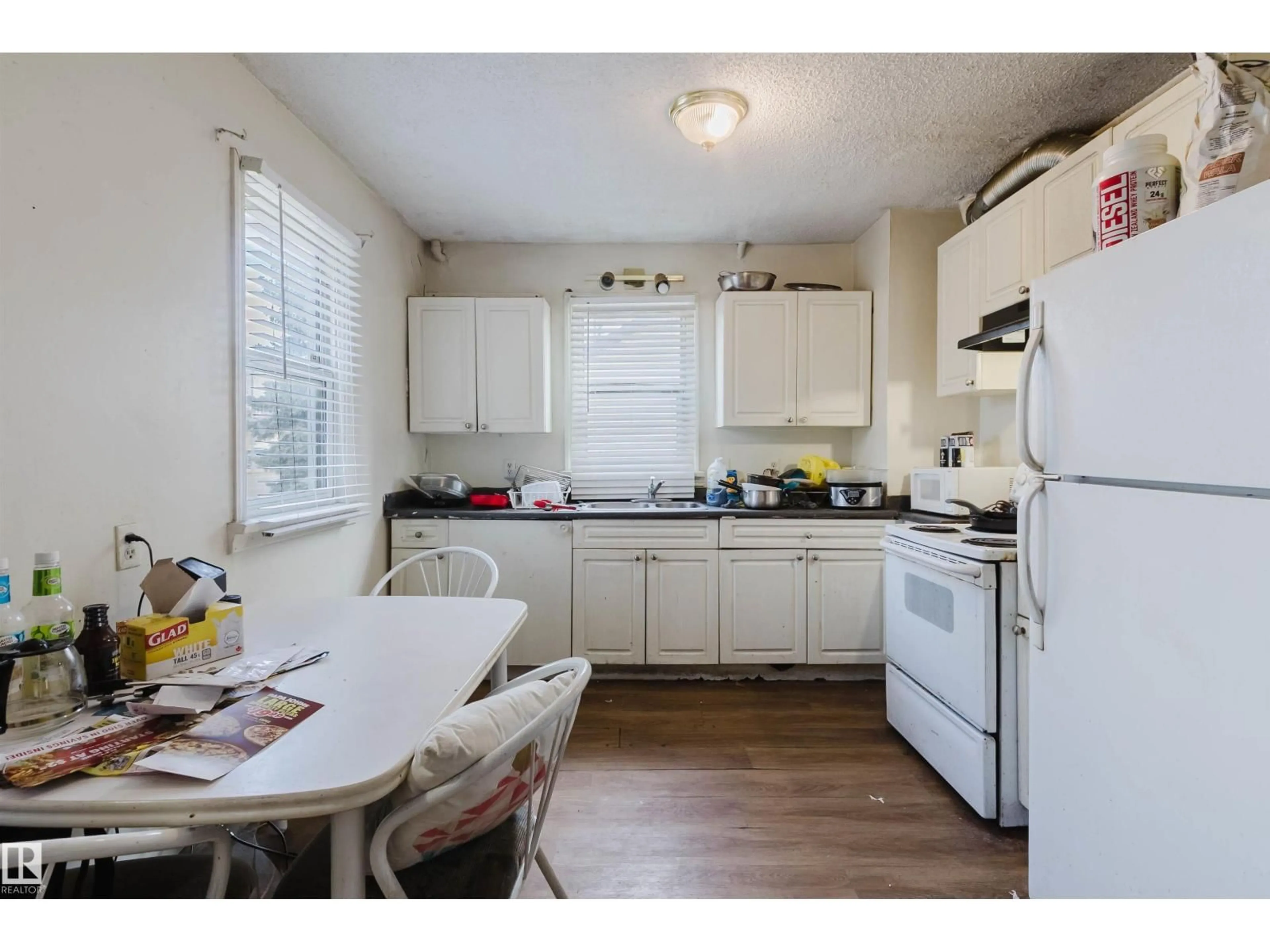 Standard kitchen, unknown for NW - 12223 127 ST, Edmonton Alberta T5L0Z7