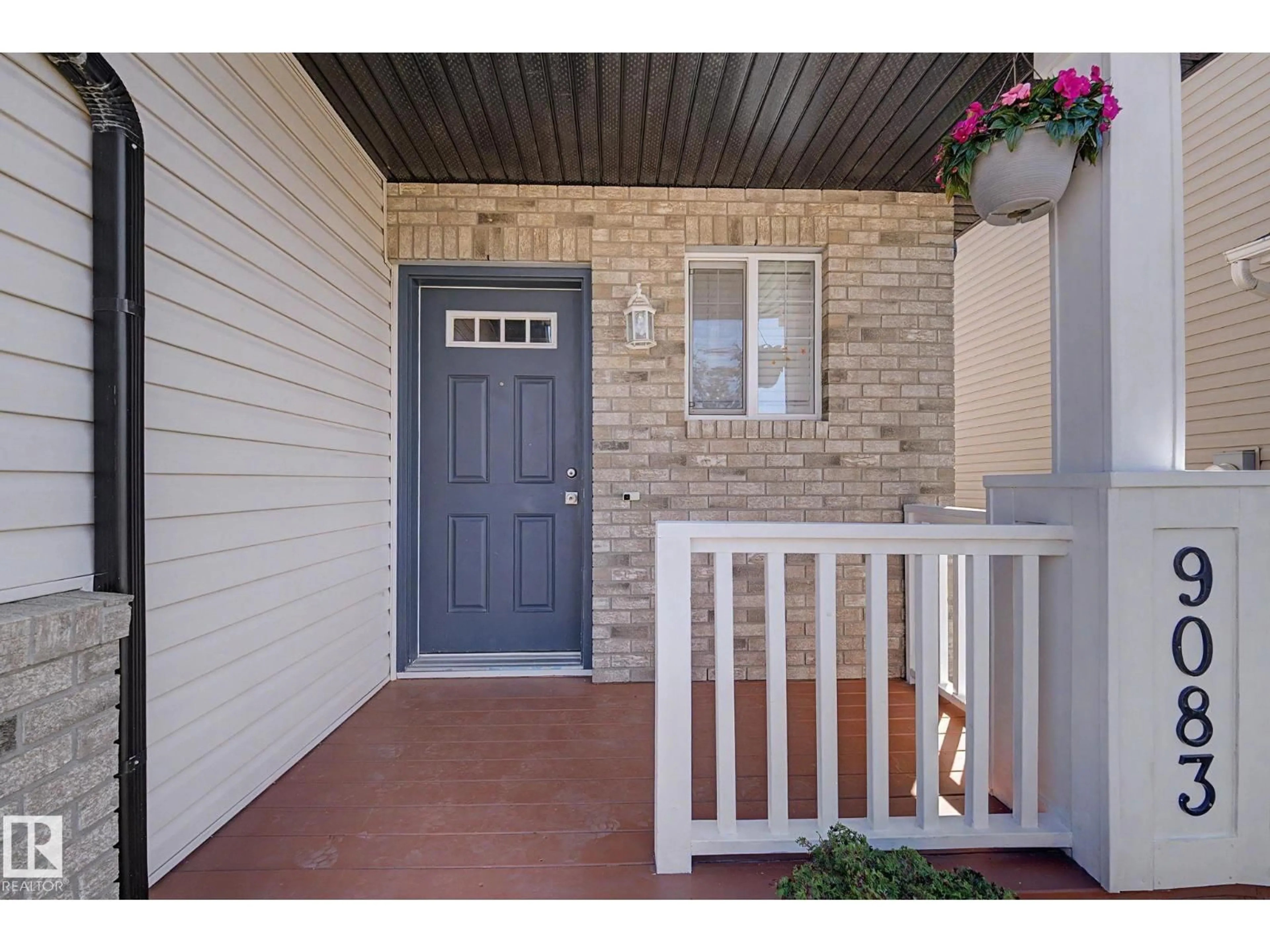 Indoor entryway for 9083 SCOTT CR, Edmonton Alberta T6R0E7