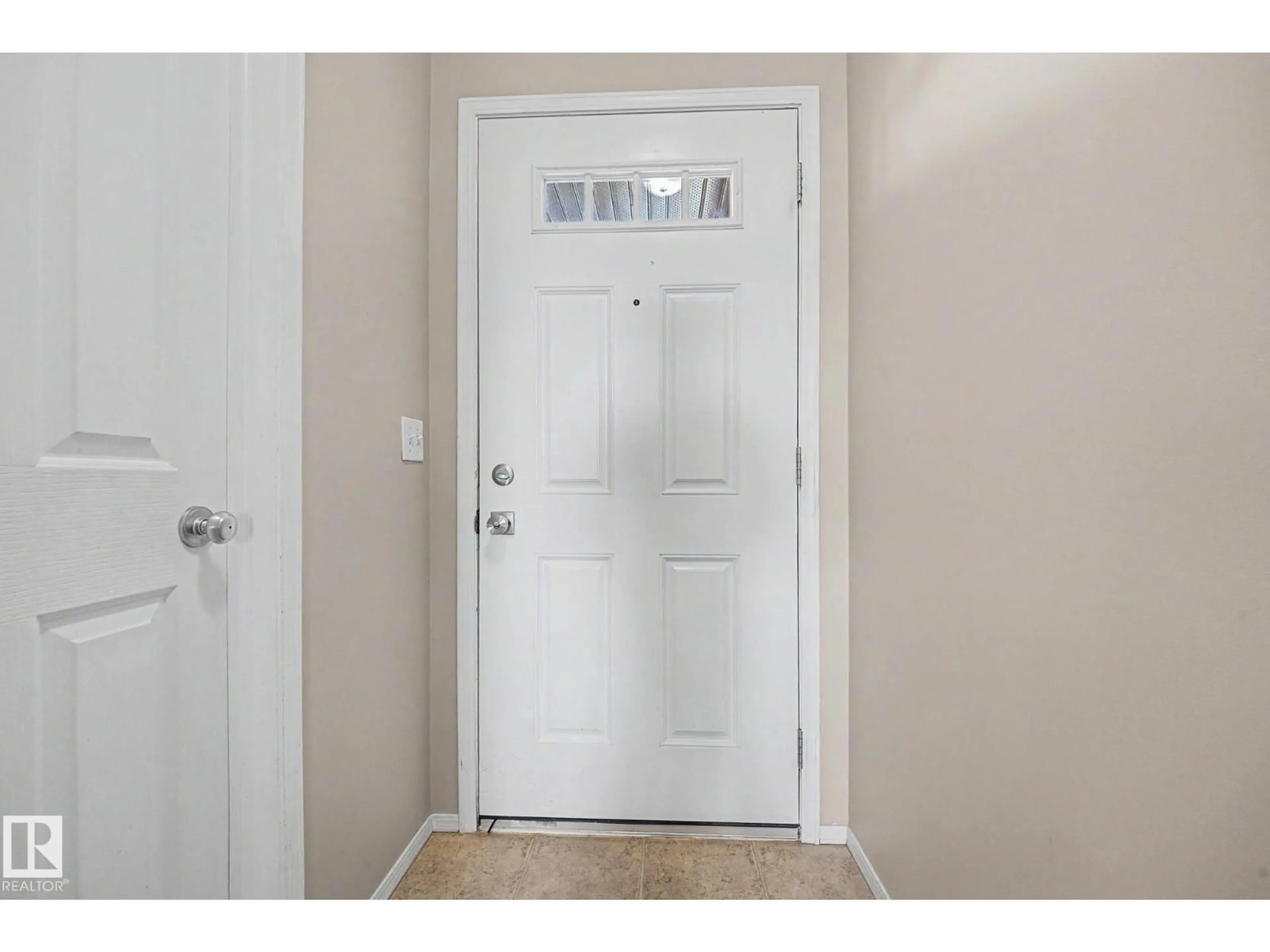 Indoor entryway for 9083 SCOTT CR, Edmonton Alberta T6R0E7