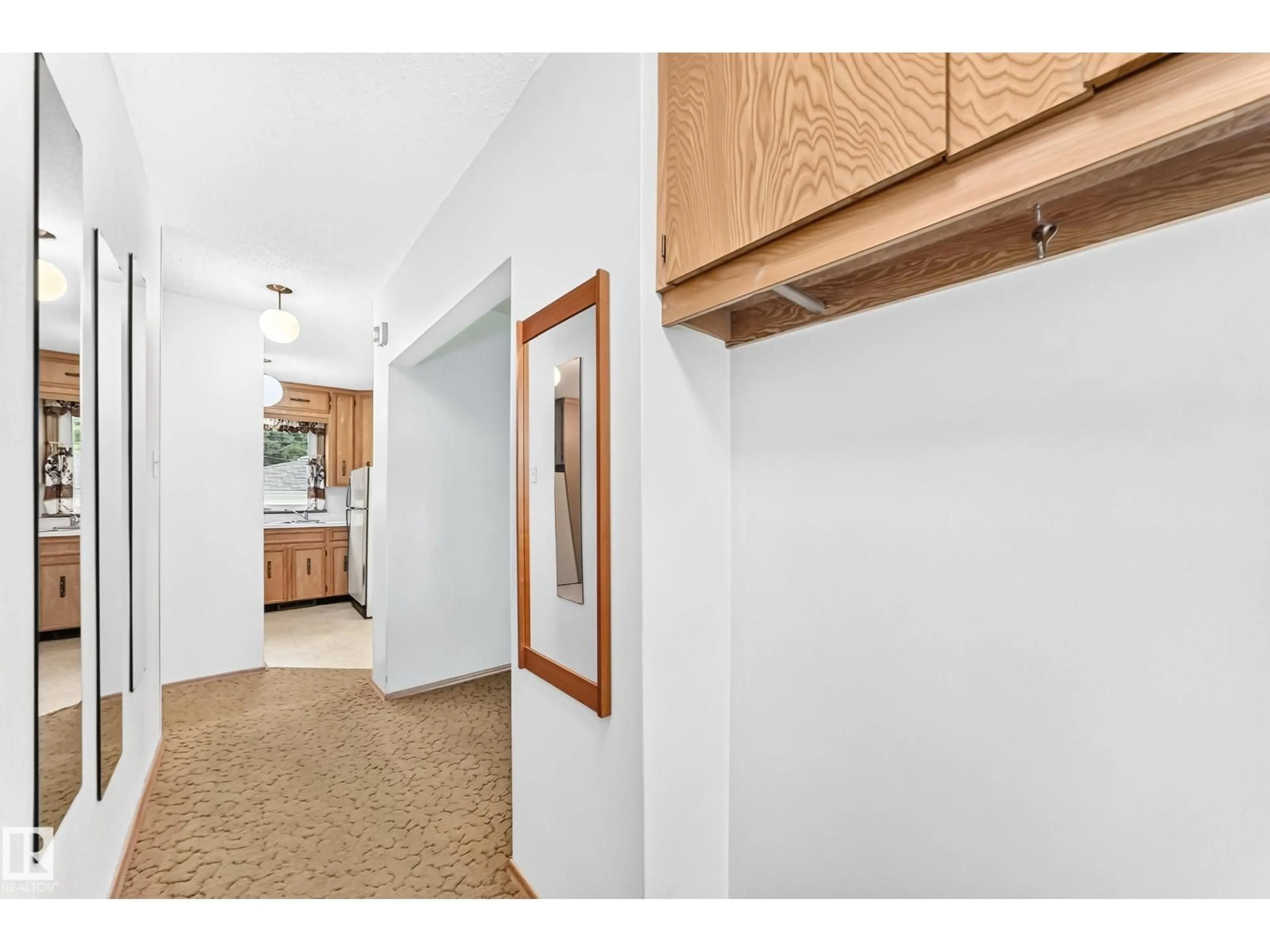 Indoor foyer for 12720 120 AV, Edmonton Alberta T5L2R1