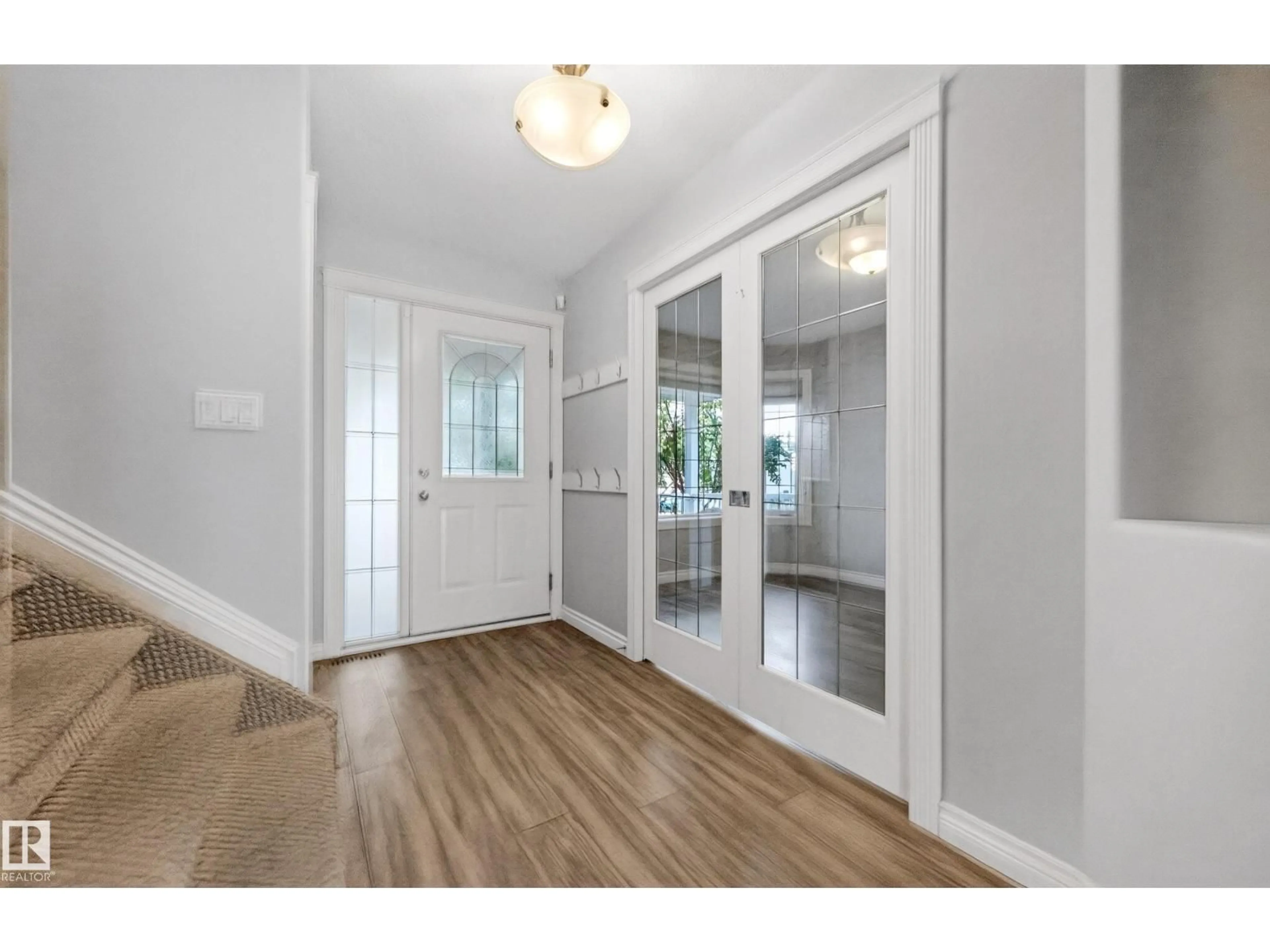Indoor entryway for 39 NOTTINGHAM, Sherwood Park Alberta T8A6G1