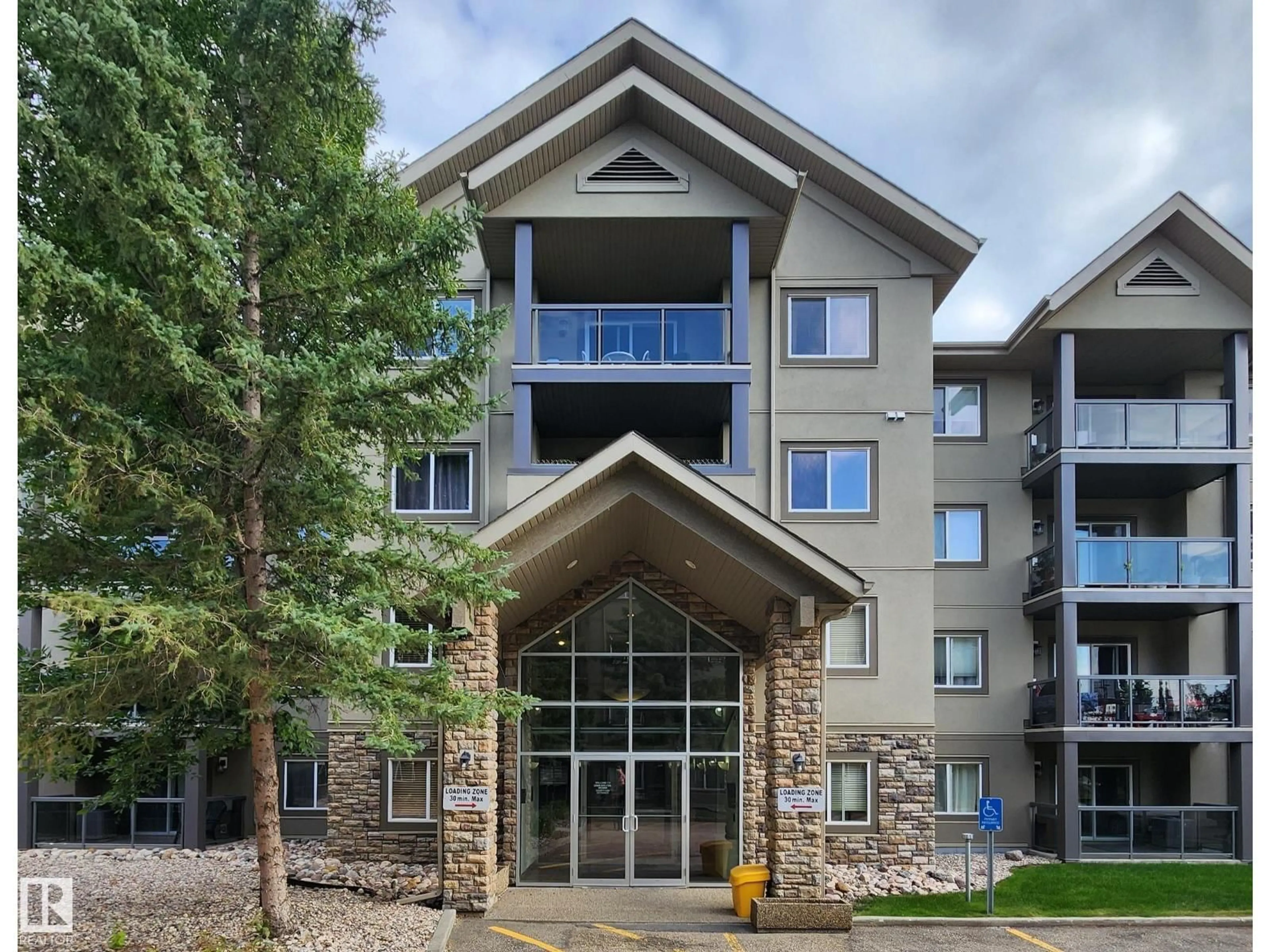 Indoor foyer for 128 SUDER GREENS DR, Edmonton Alberta T5T6X6