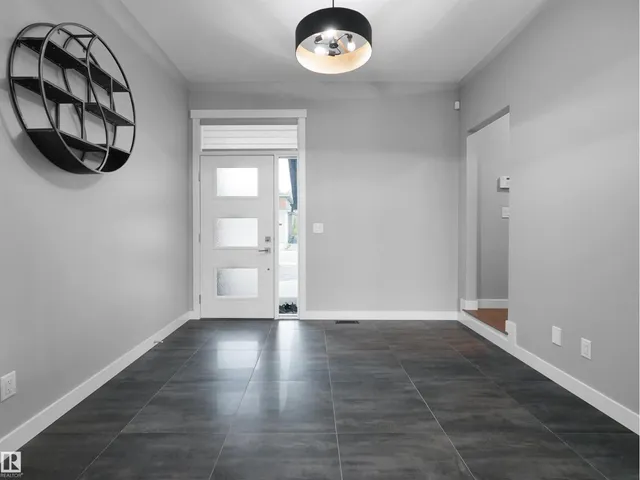 20715 27 AV, Edmonton 5