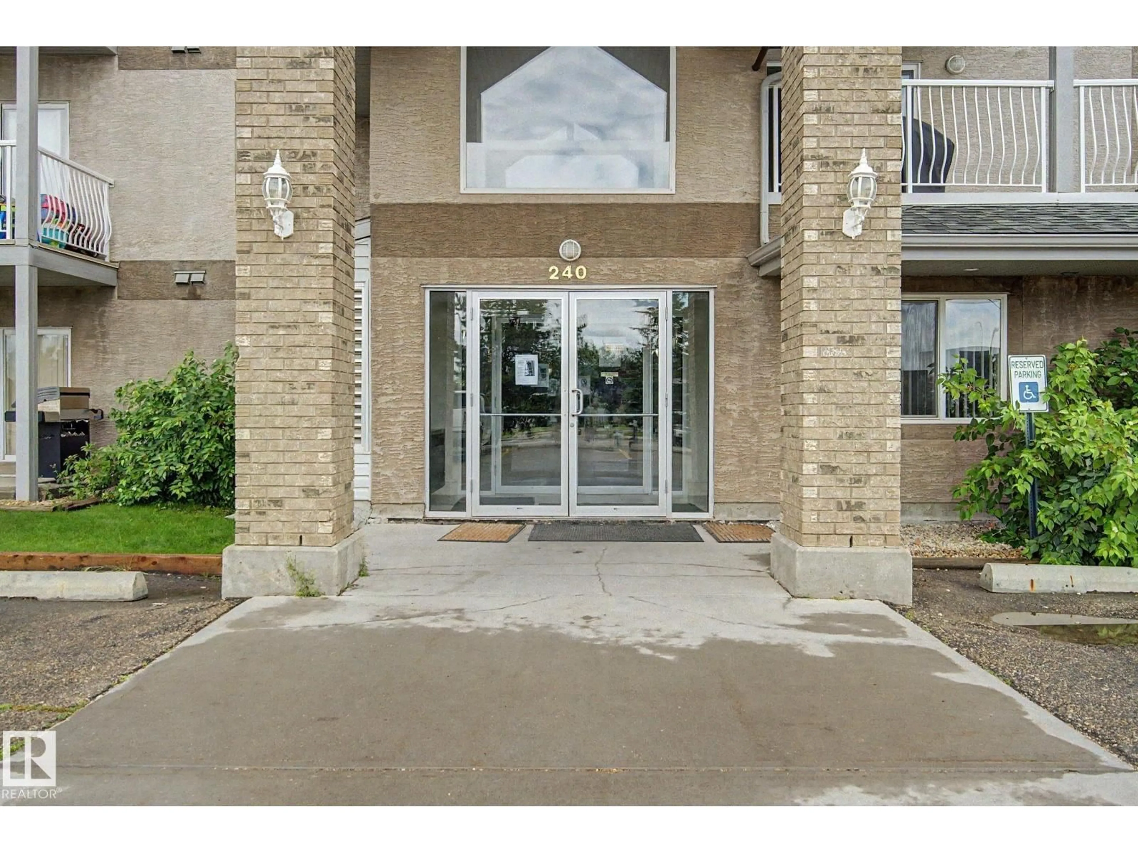 Indoor foyer for 323 - 240 SPRUCE RIDGE RD, Spruce Grove Alberta T7X0G5
