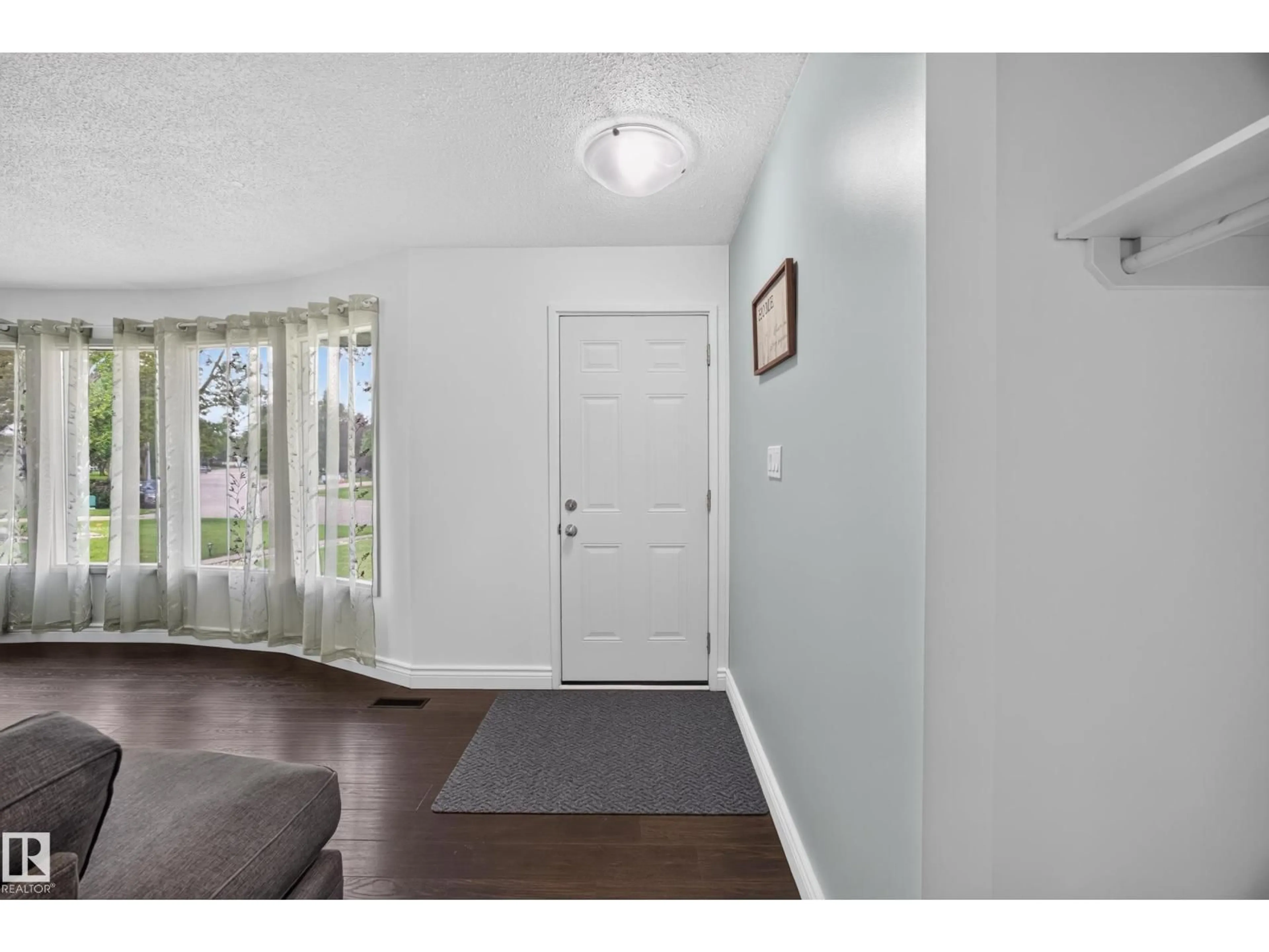 Indoor entryway for 39 APACHE CR, Leduc Alberta T9E4H8