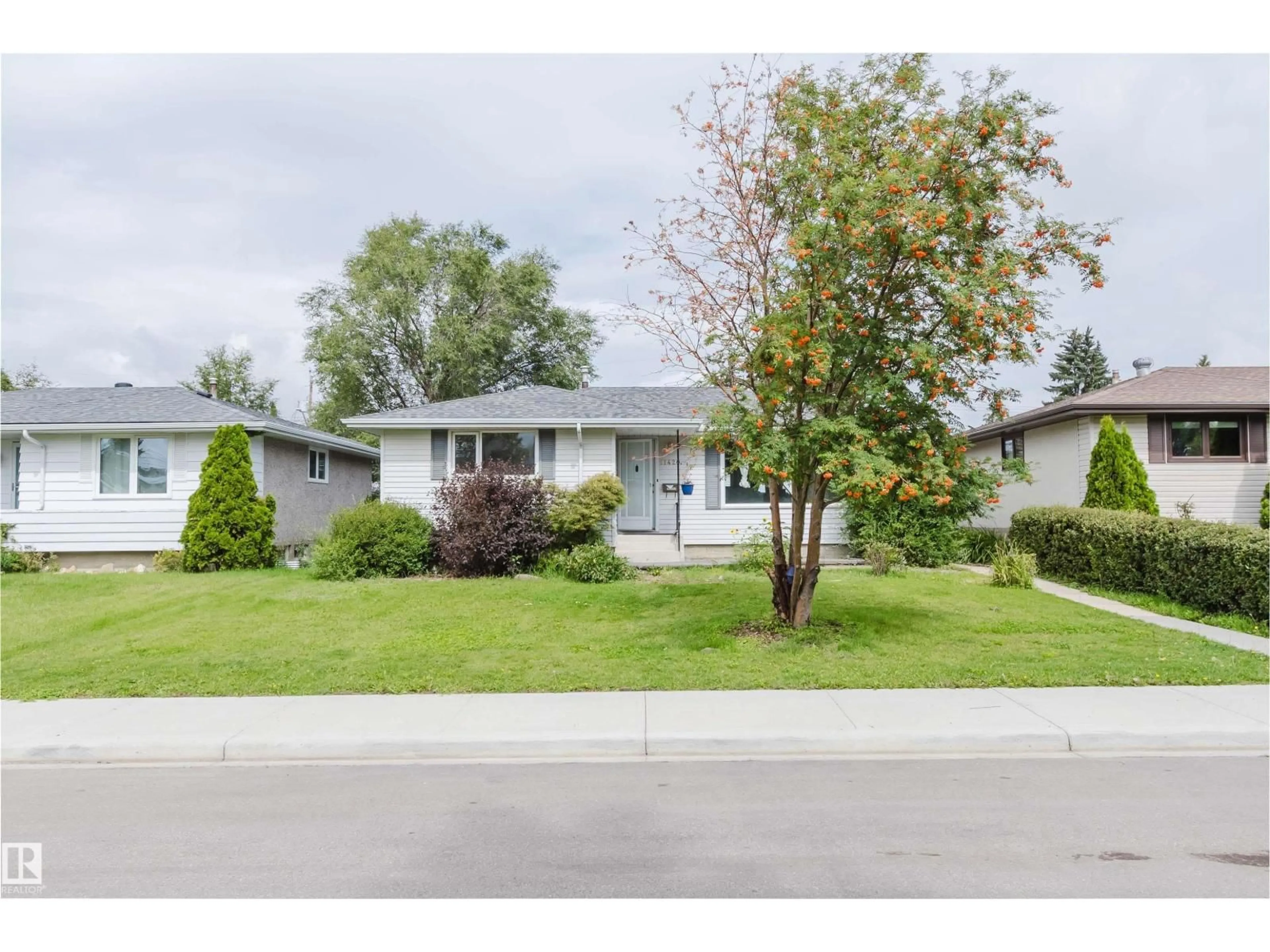 Home with vinyl exterior material, street for 11420 46 AV, Edmonton Alberta T6H0A5