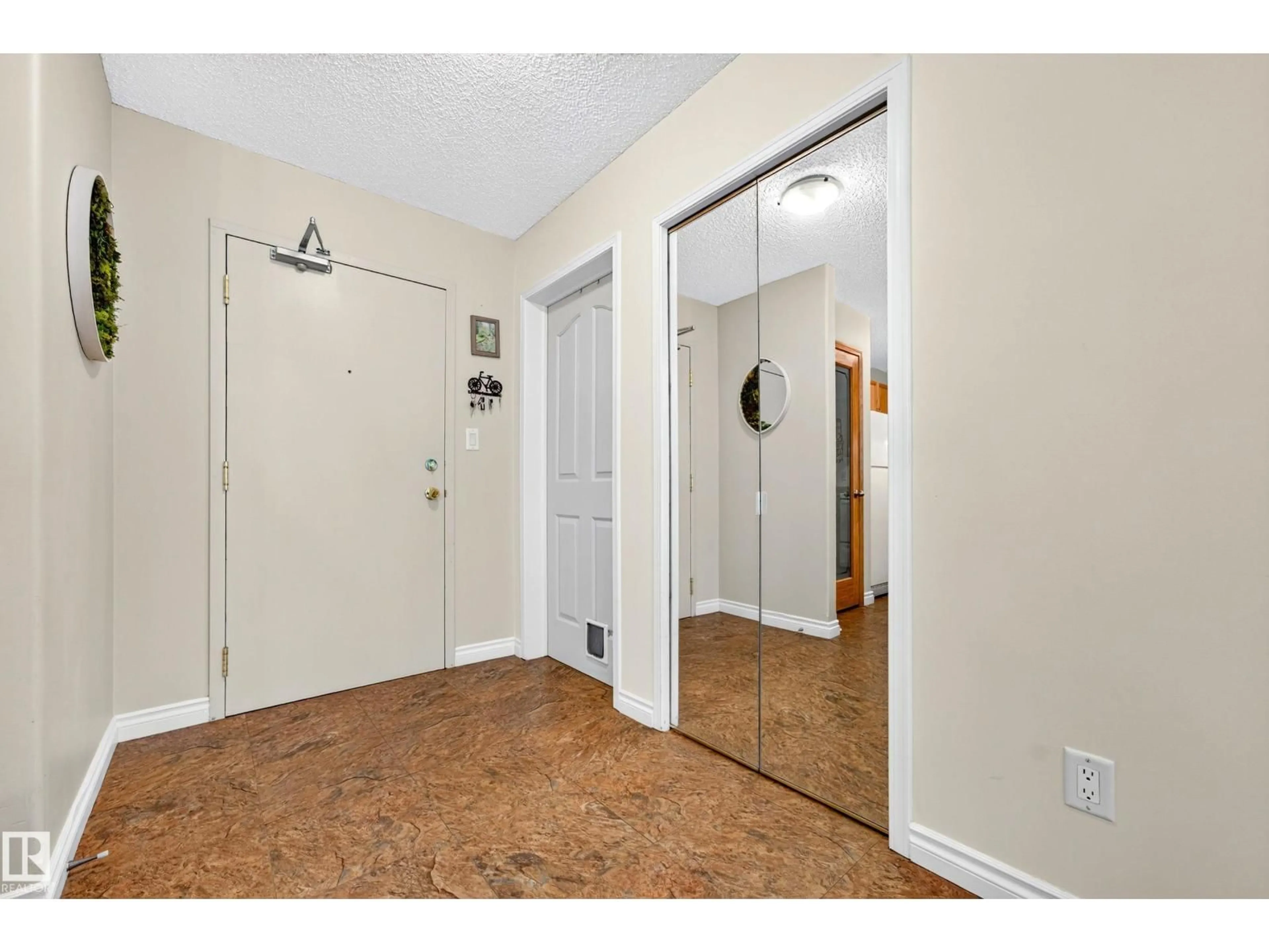 Indoor entryway for 206 - 7839 96 ST, Edmonton Alberta T6C4R4