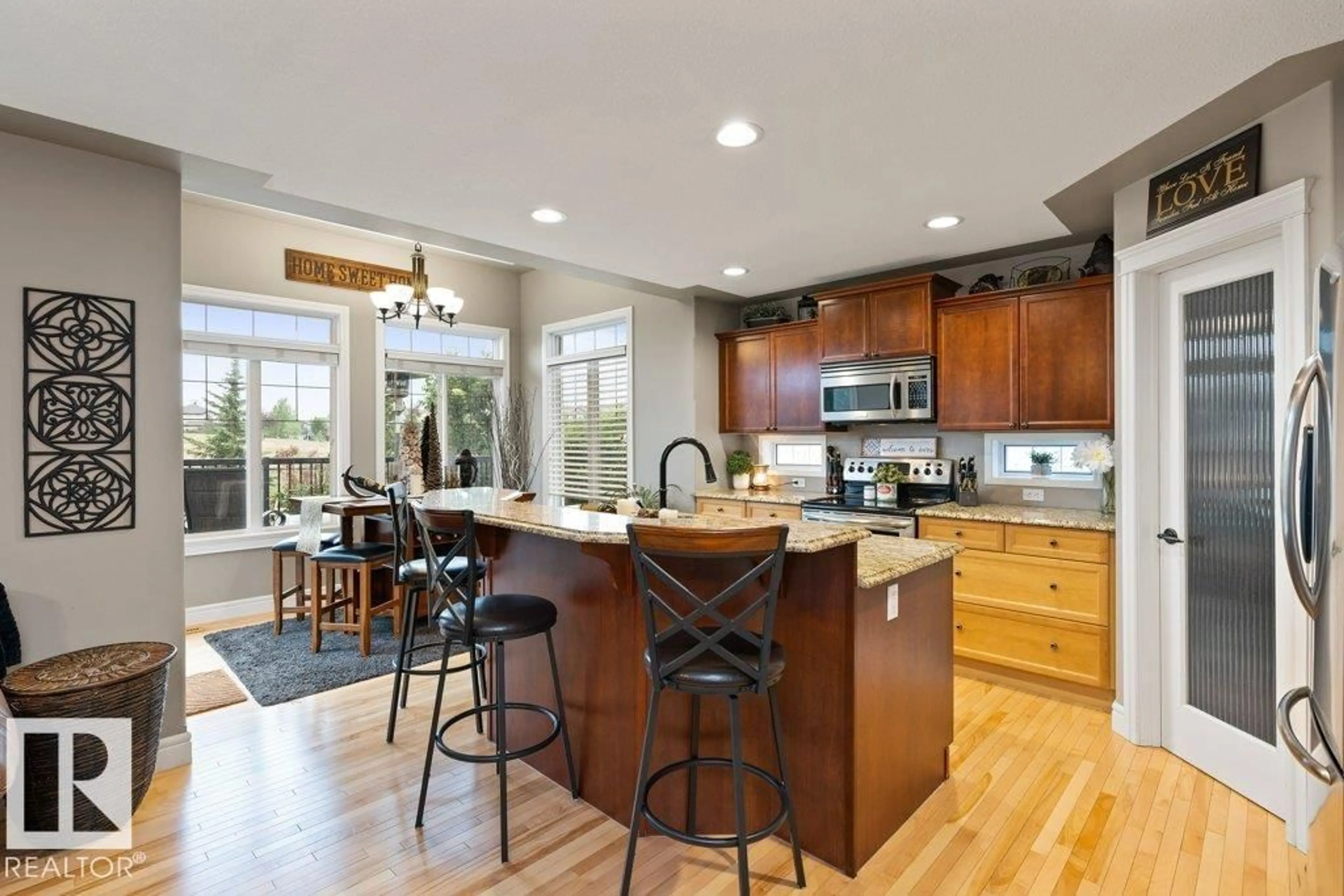 Open concept kitchen, ceramic/tile floor for 15 NAPOLEON CR, St. Albert Alberta T8N1C6