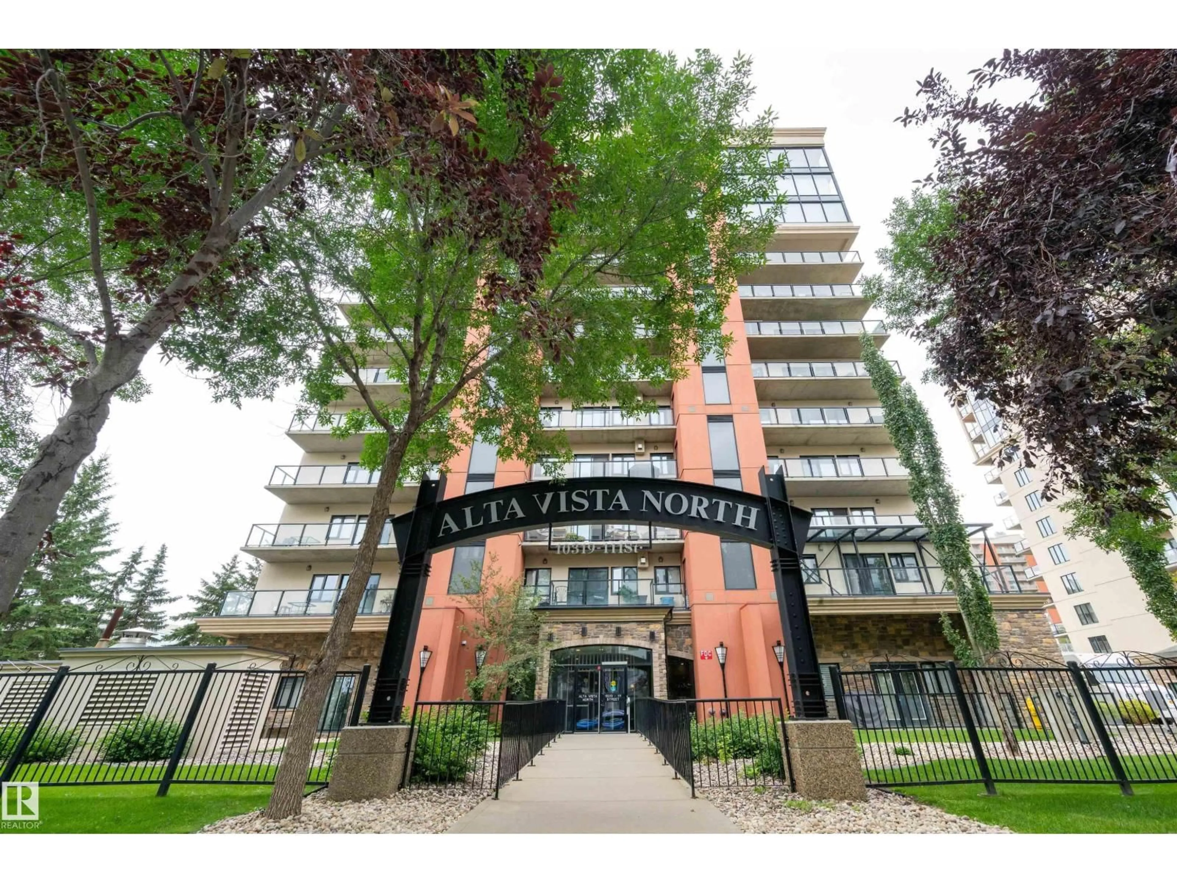 Indoor foyer for 904 - 10319 111 ST, Edmonton Alberta T5K0A2