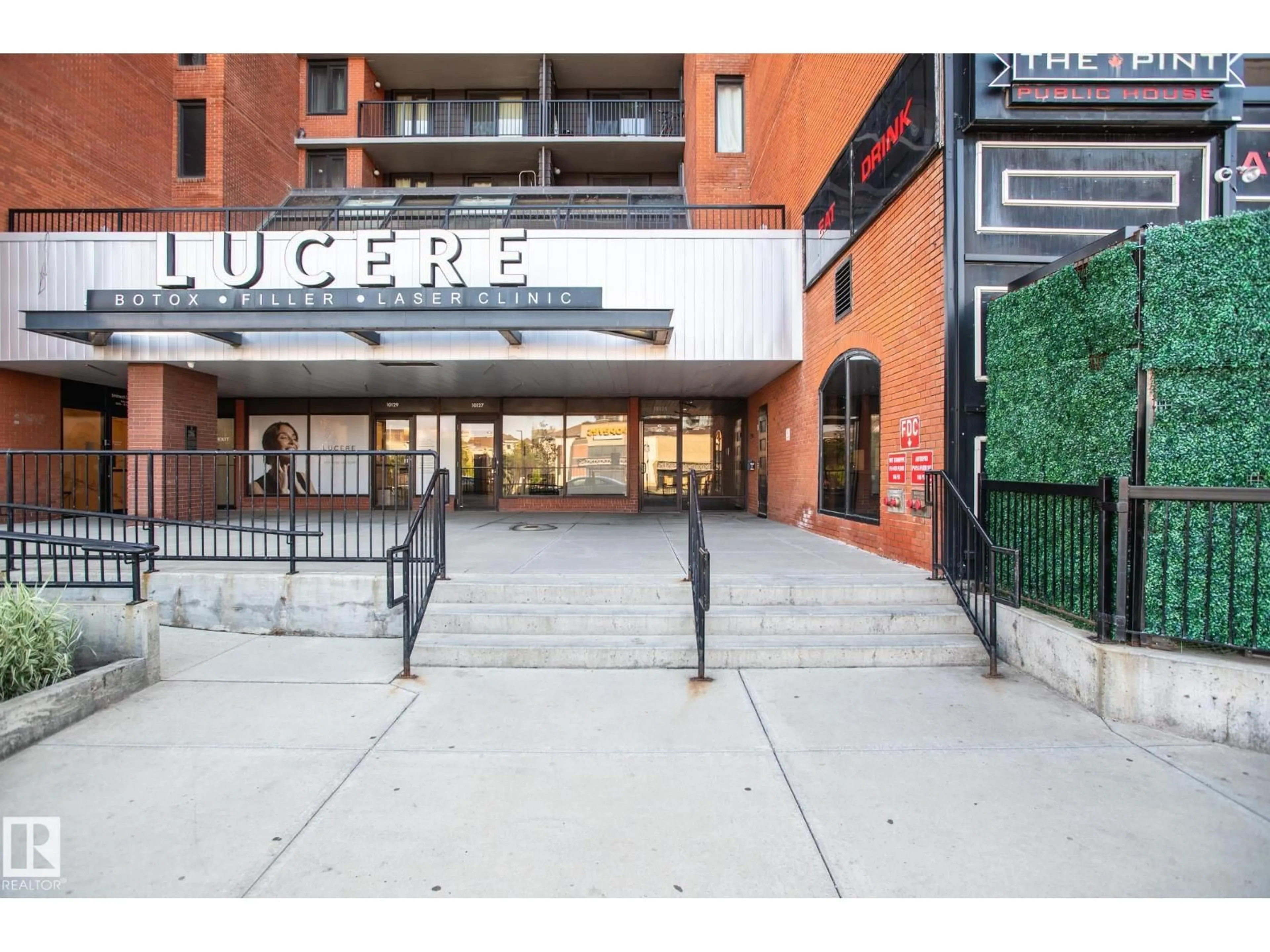 Indoor foyer for #1103 - 10125 109 ST, Edmonton Alberta T5J3P1